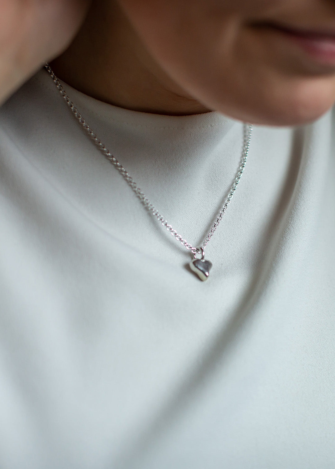 Mia heart necklace medium