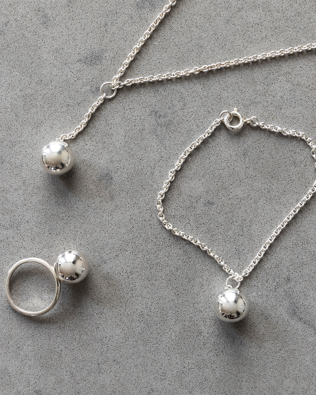 Globe ring in silver