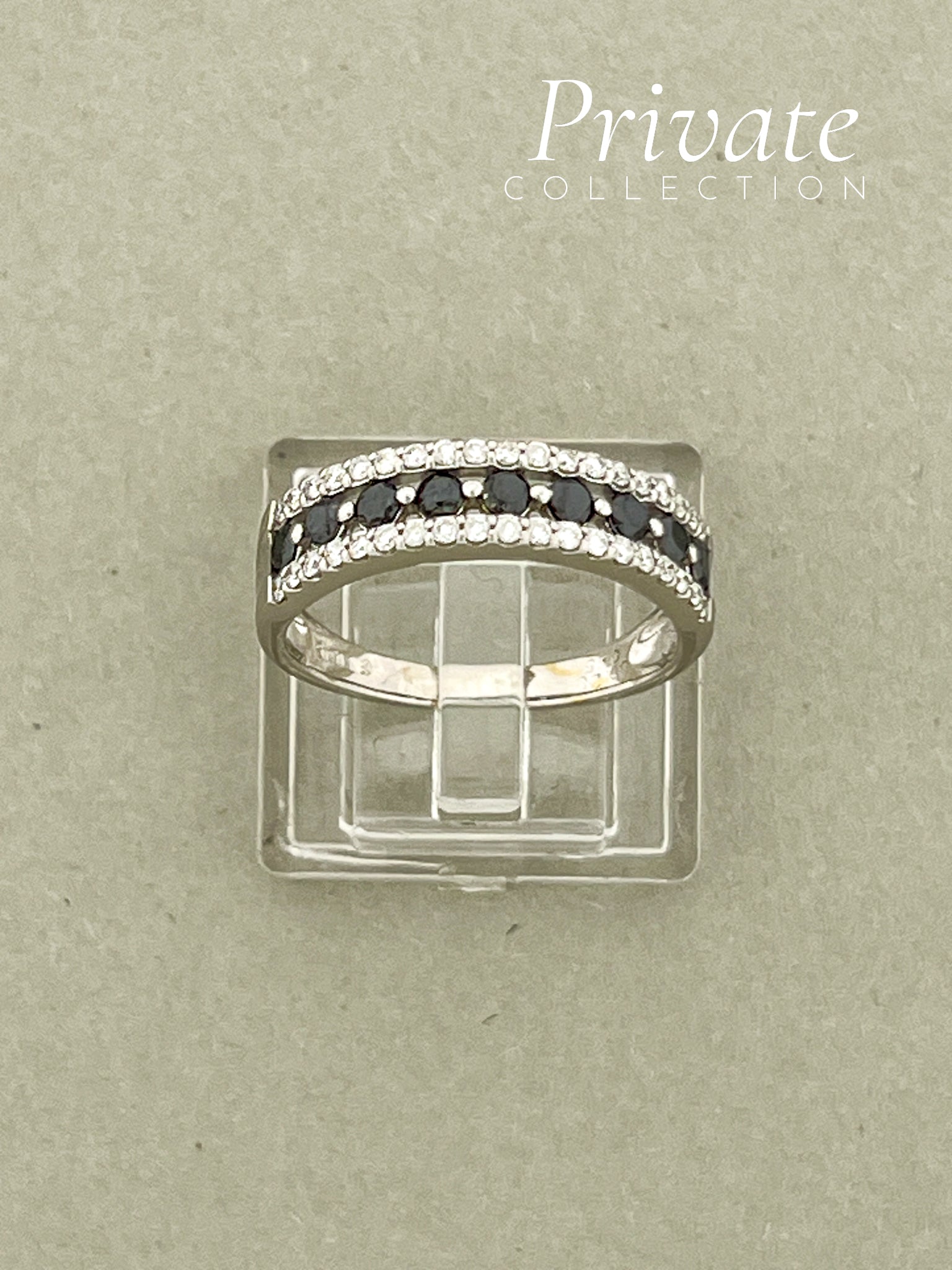 PC Diamantring med sorte diamanter 18K hvitt gull str 56