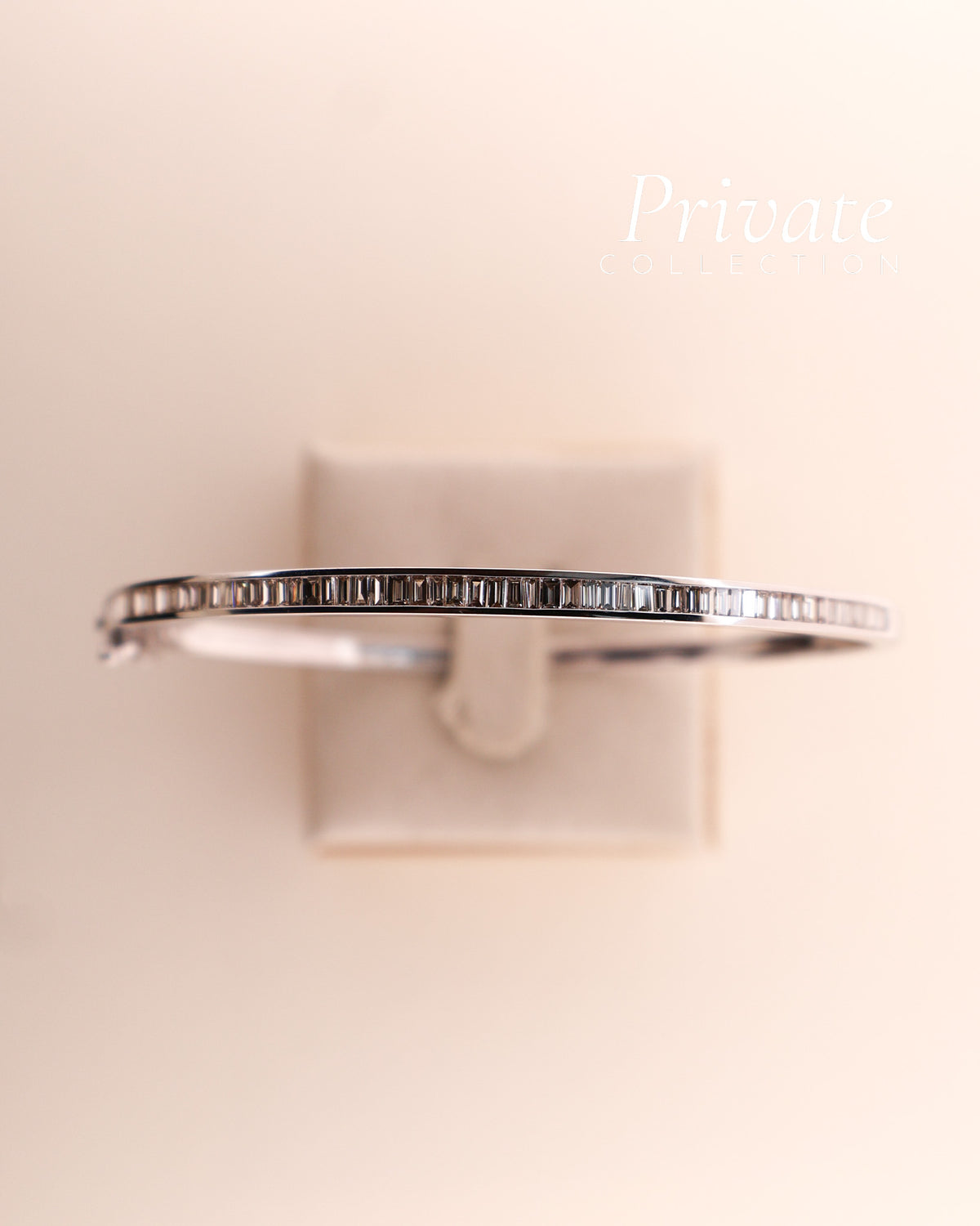 PC diamantarmbånd 18K hvitt gull med baguetteslipte diamanter 15cm