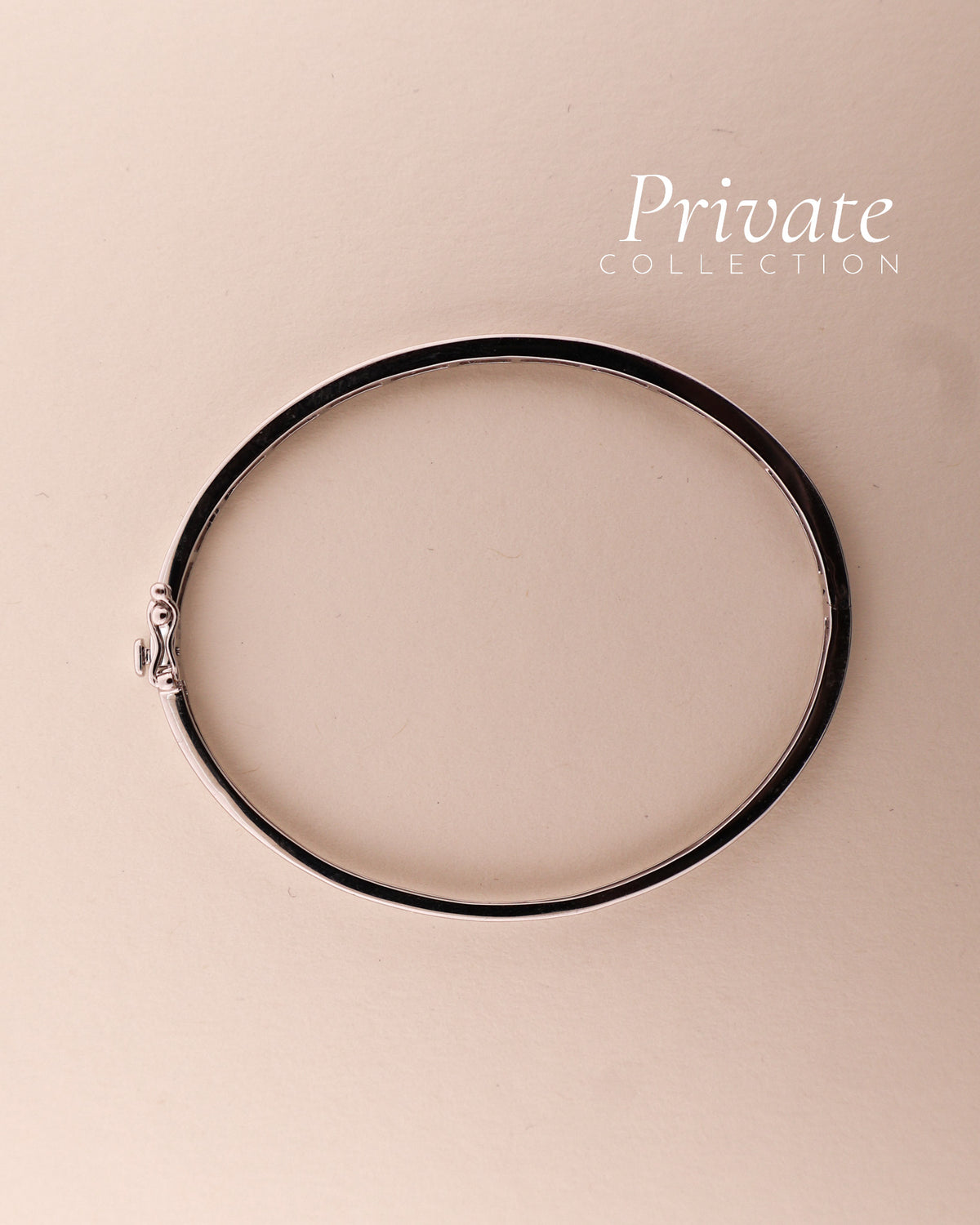 PC diamantarmbånd 18K hvitt gull med baguetteslipte diamanter 15cm