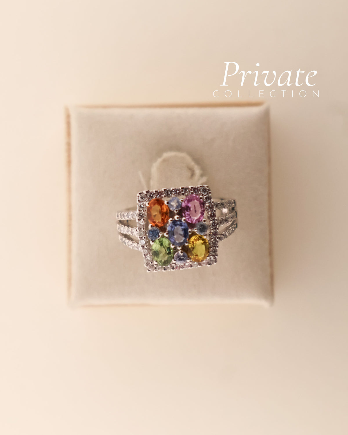 PC ring 18K hvitt gull med multifargede safirer og diamanter str52