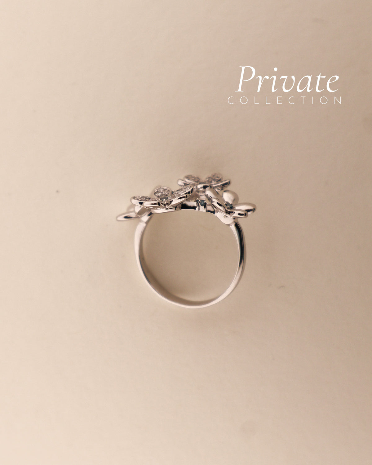 PC blomsterring 18K hvitt gull med diamanter str54,5