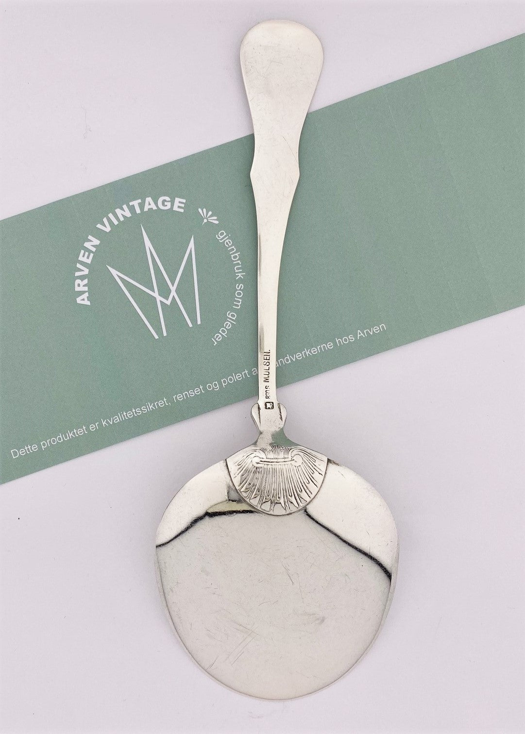 Vintage Queen egg spatula / small cake spatula
