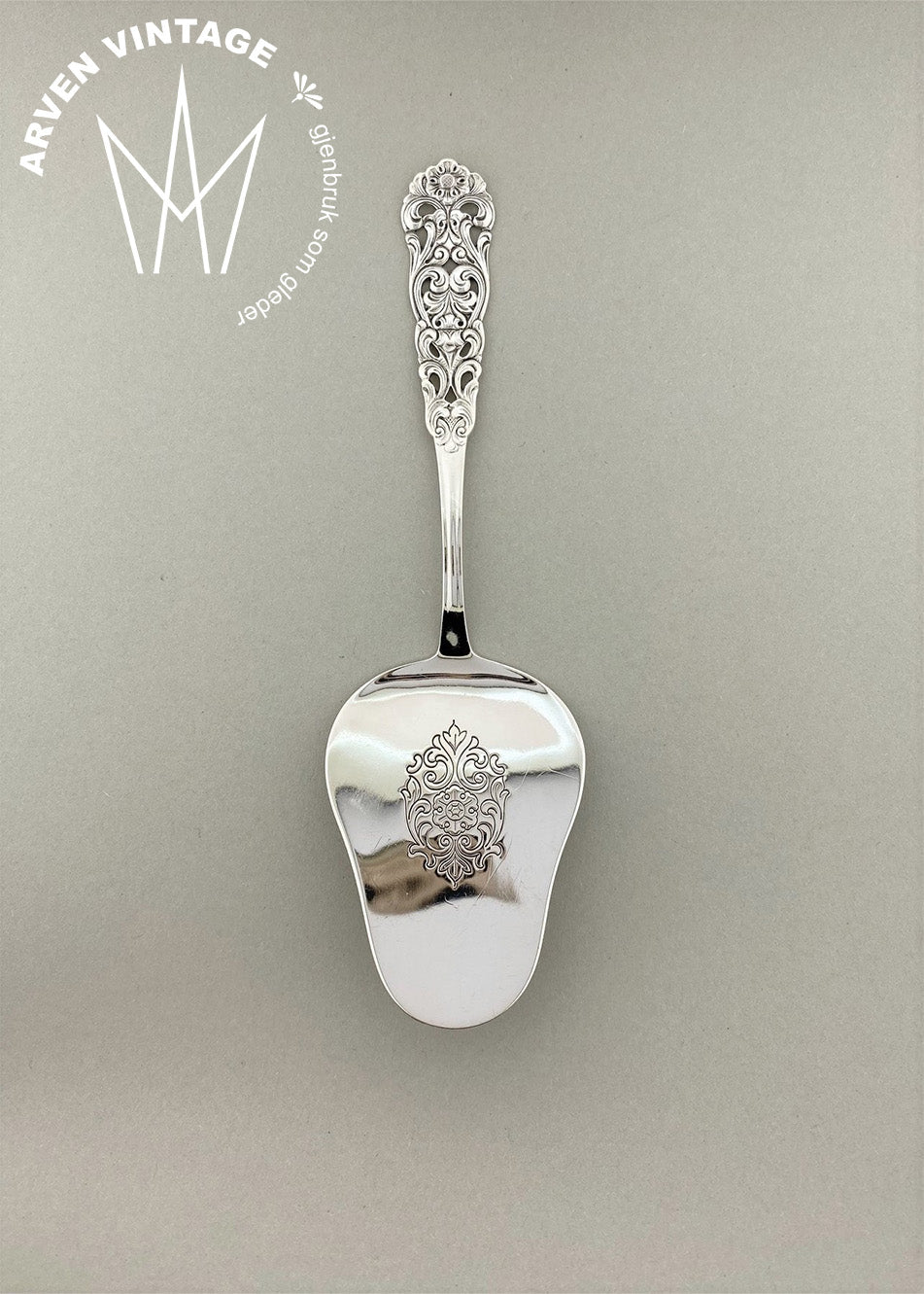 Vintage Valdres tomato spatula / macaron spatula