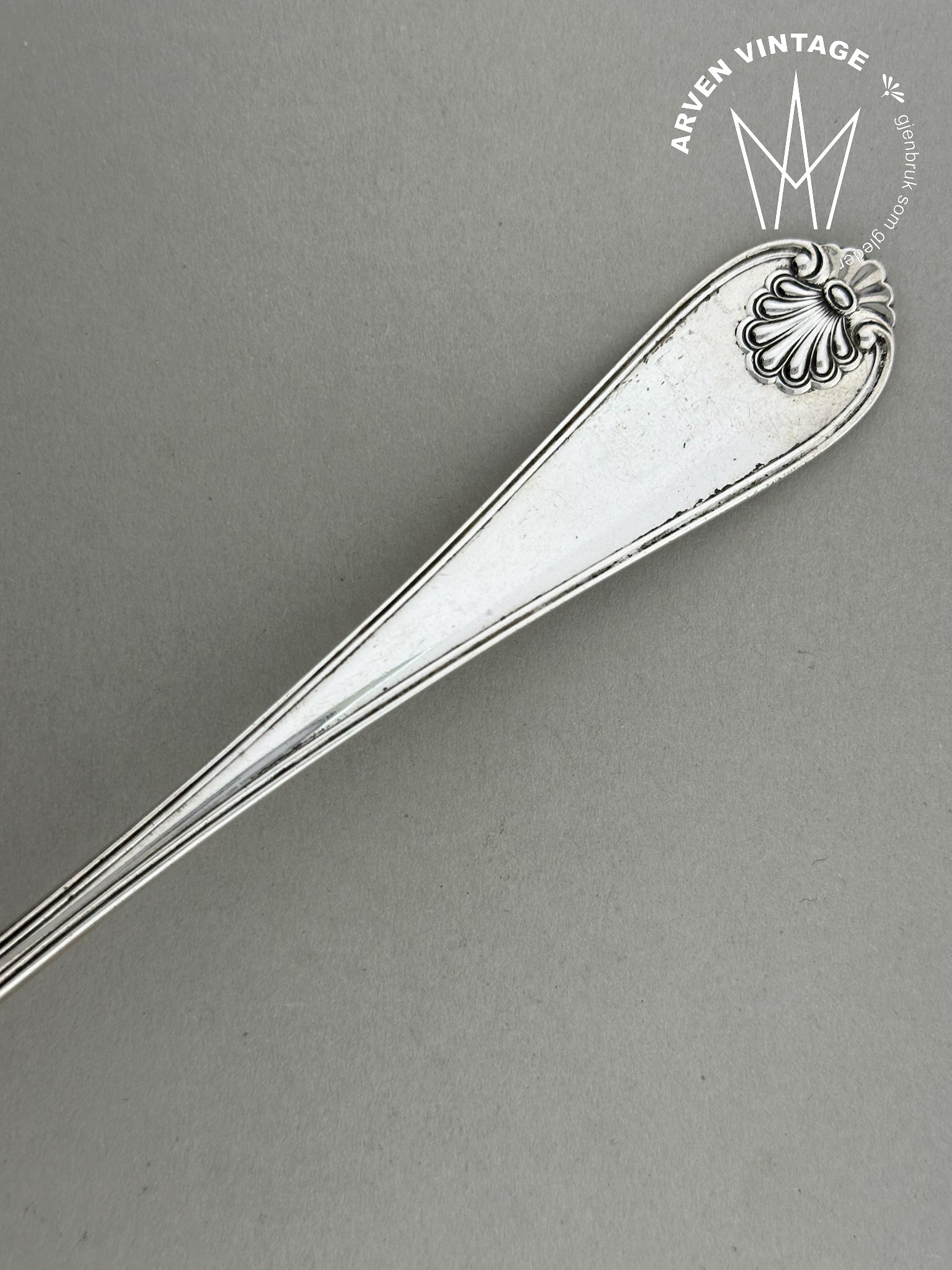 Vintage Shell Fishing Spade