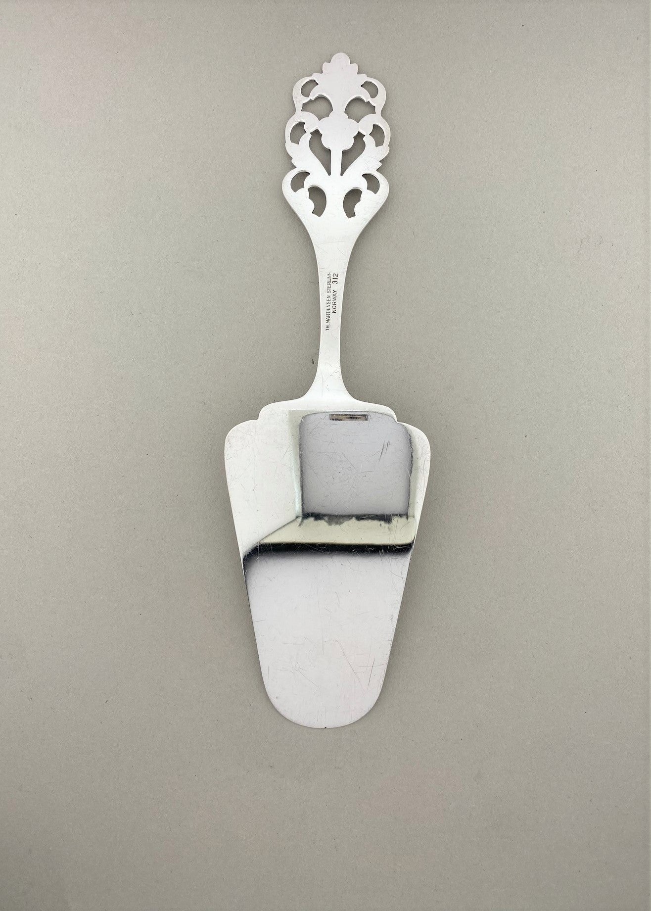 Vintage Viking Rose cake spatula