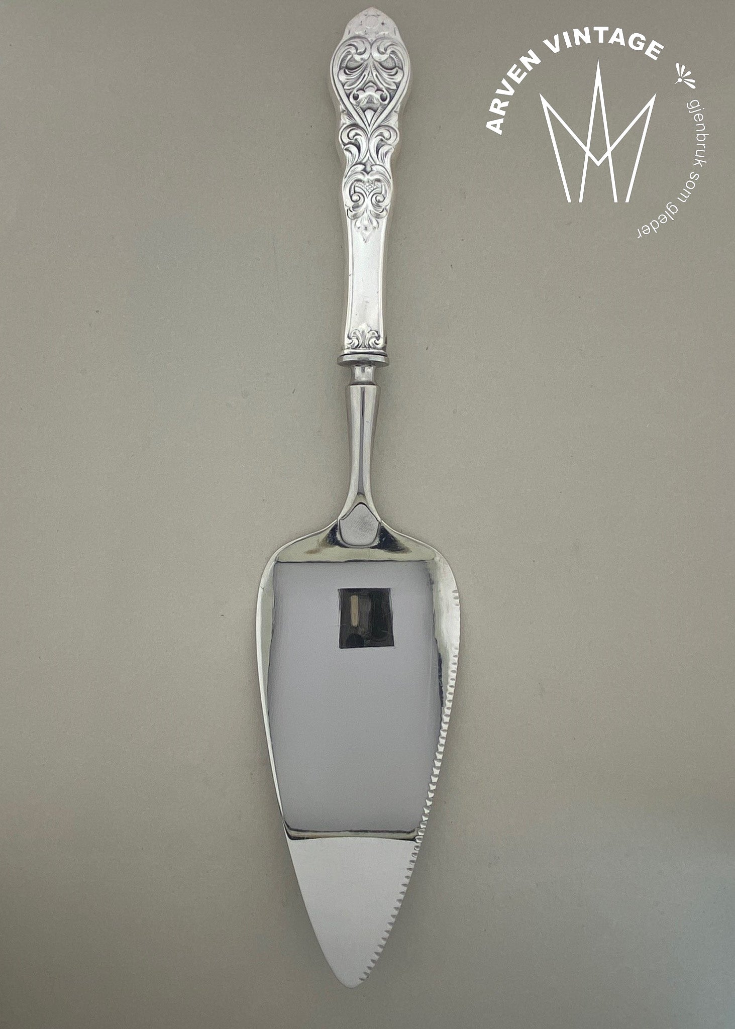 Vintage Valdres pie spatula