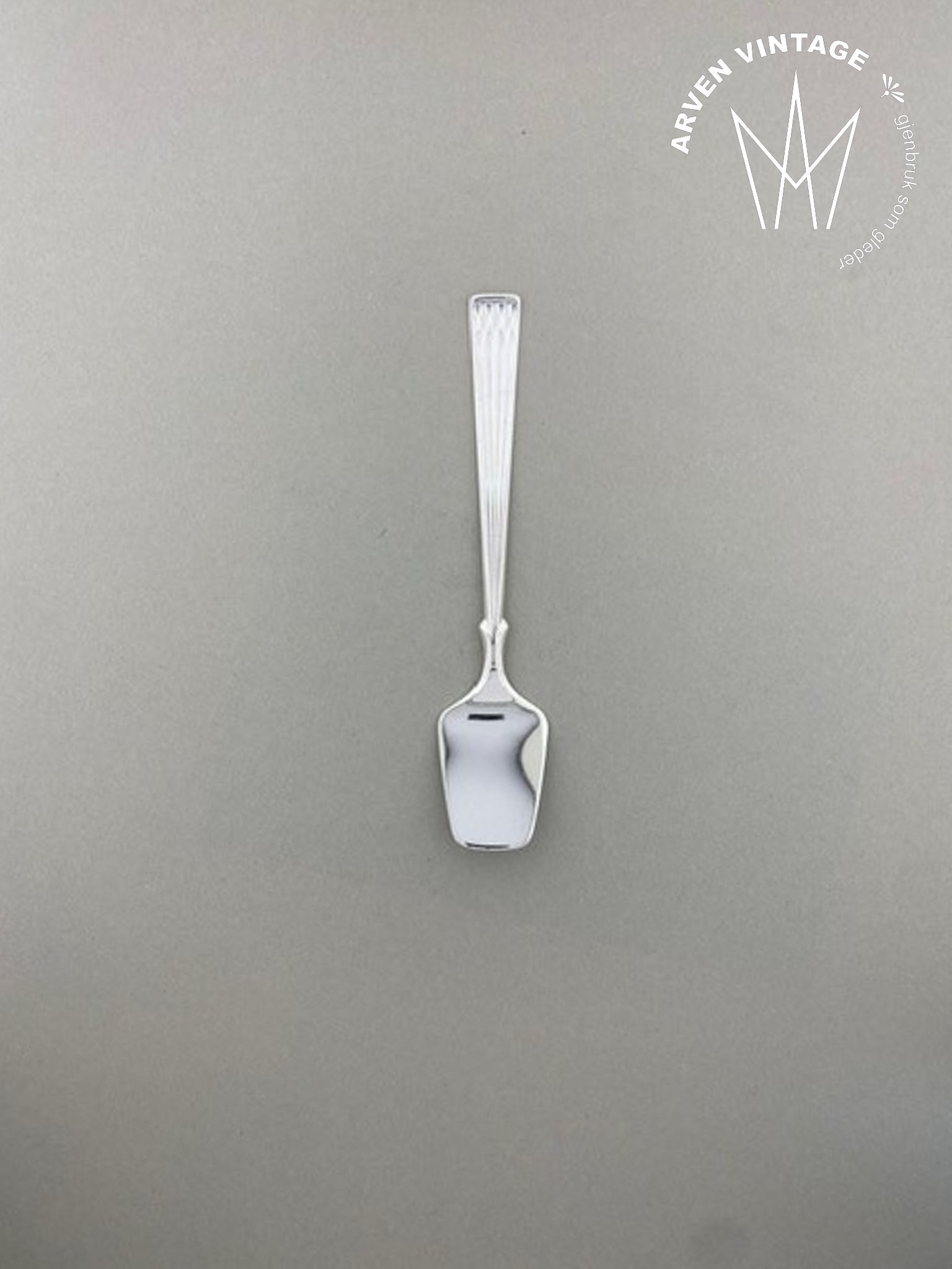 Vintage Arveslv mustard shovel