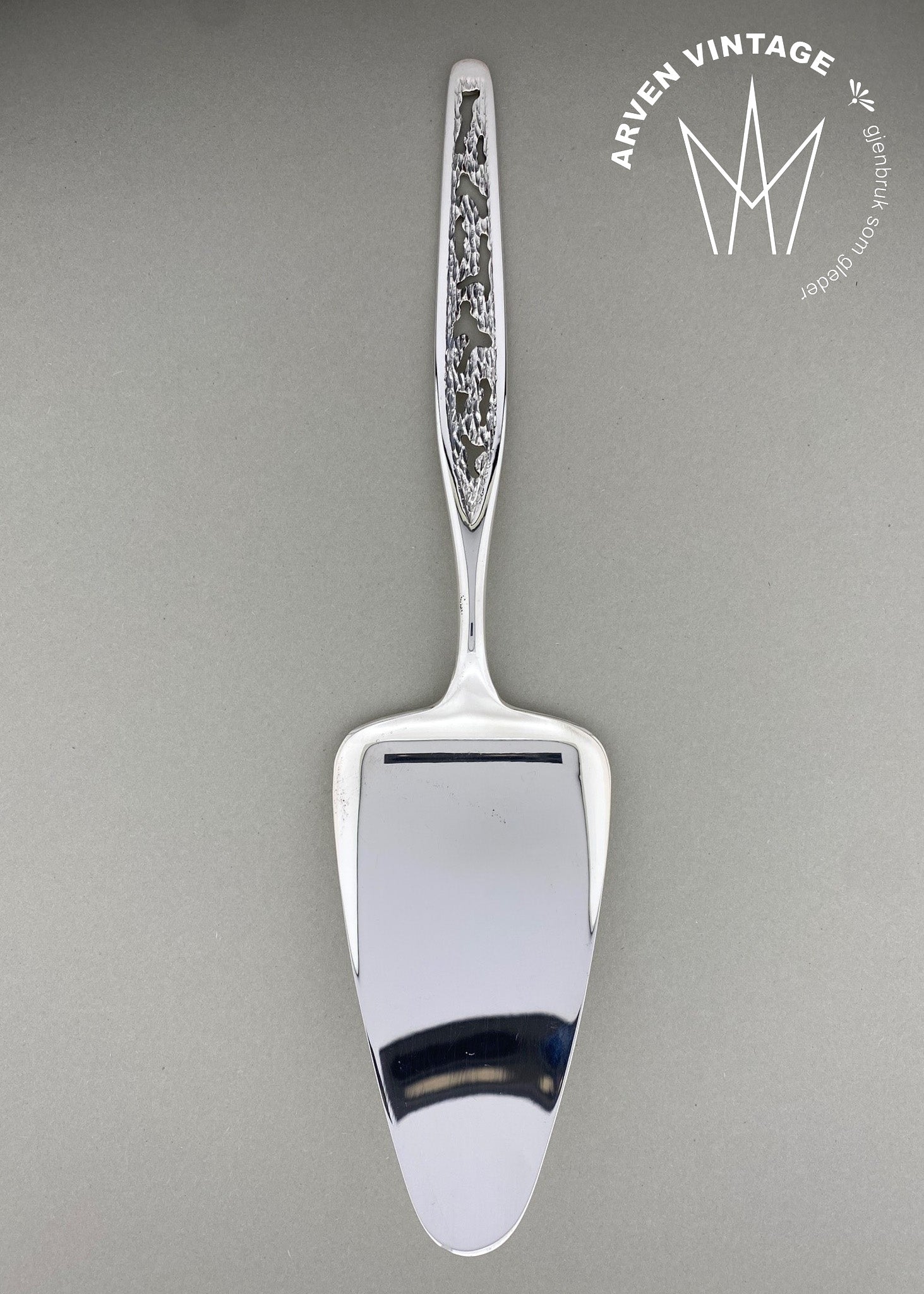 Vintage Nina cake spatula