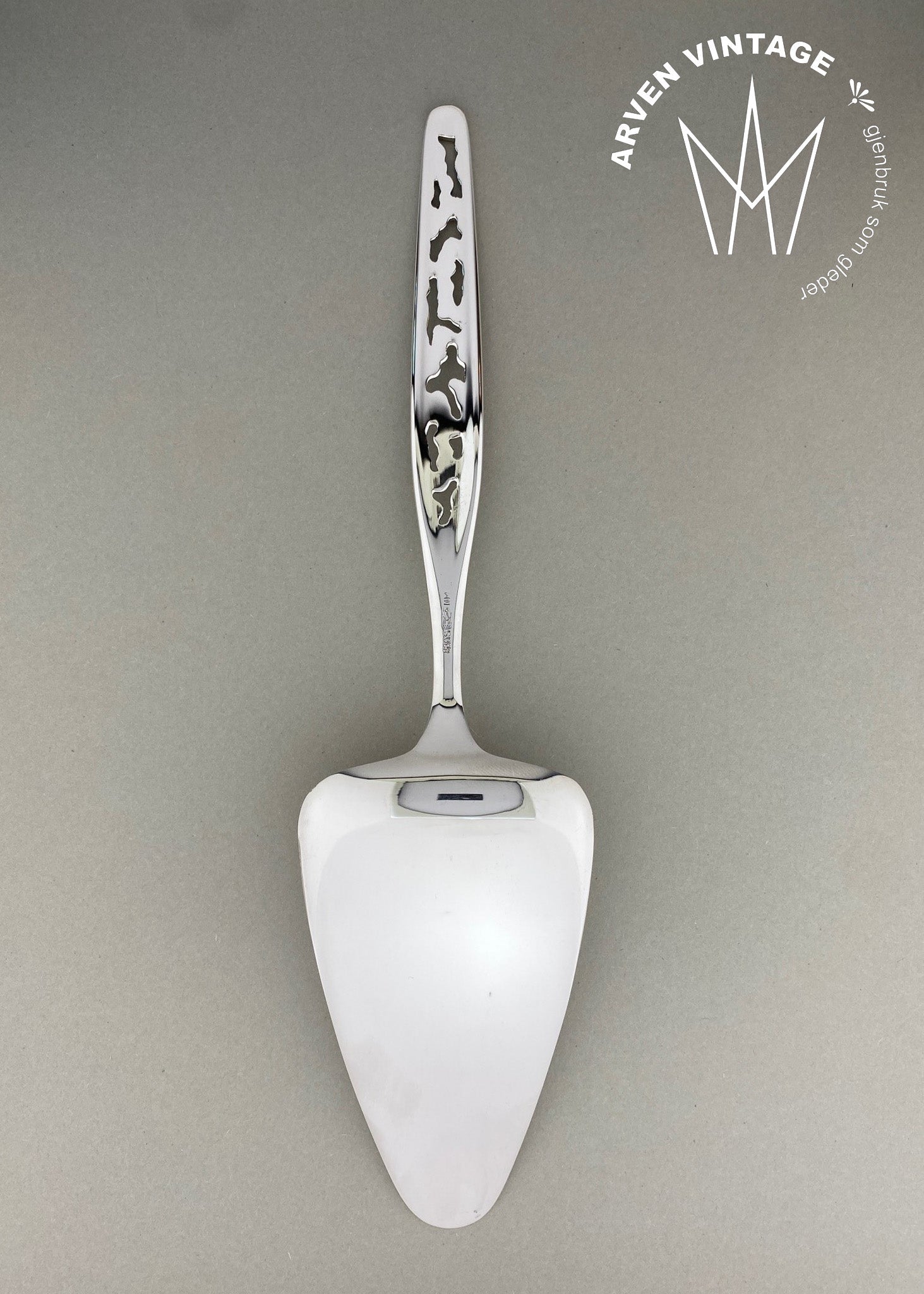 Vintage Nina cake spatula