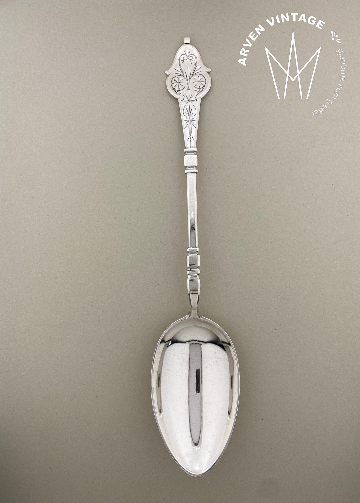 Vintage large tablespoon in unknown pattern