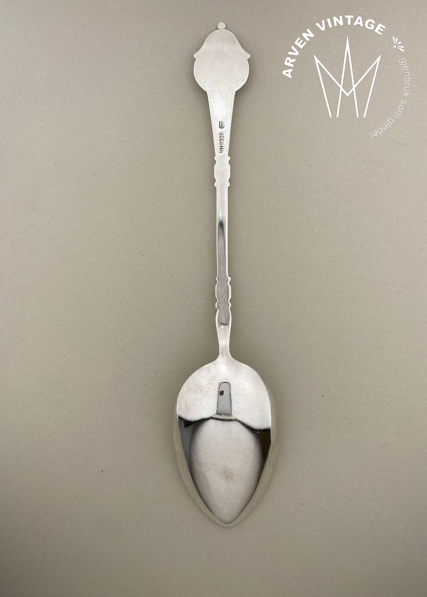 Vintage large tablespoon in unknown pattern