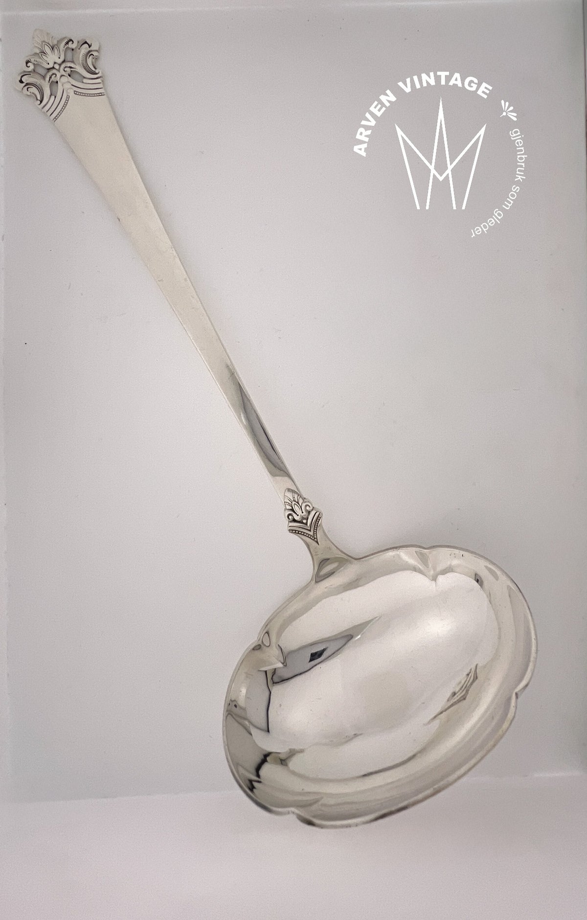 Vintage Anitra soup ladle w/pleats