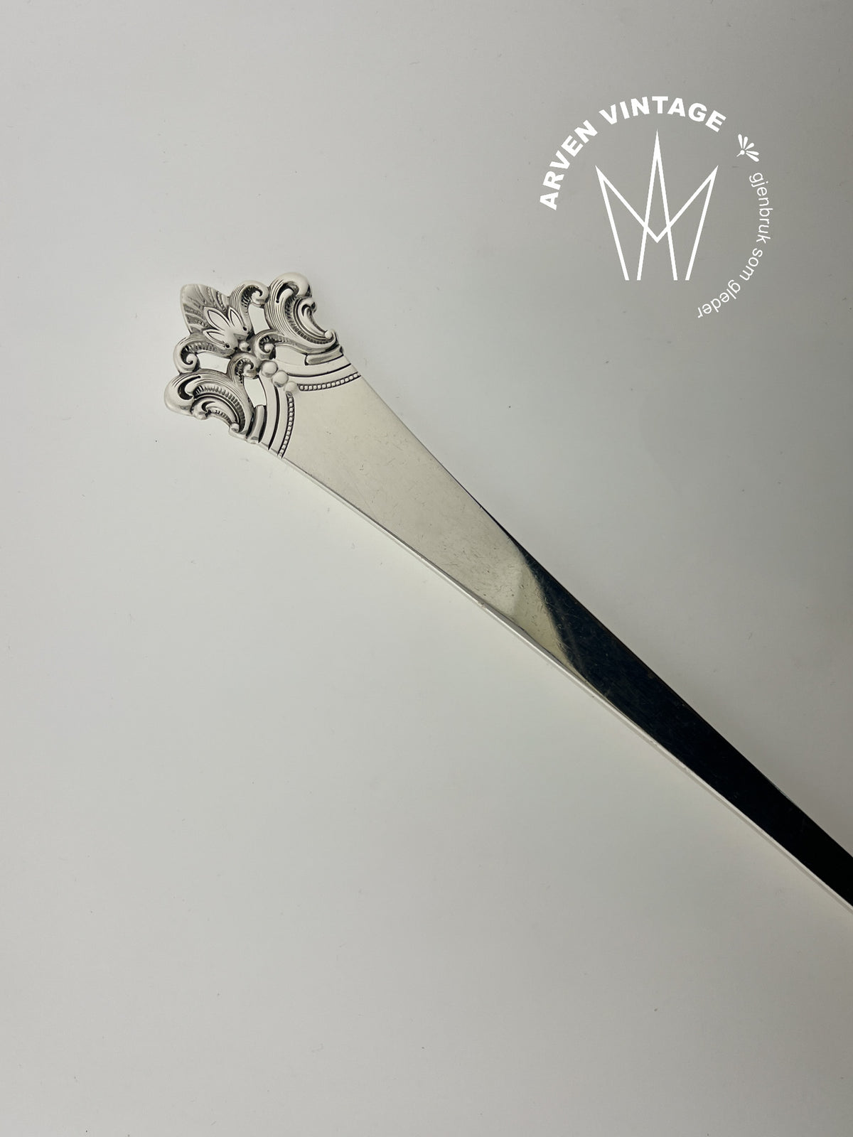Vintage Anitra soup ladle w/pleats