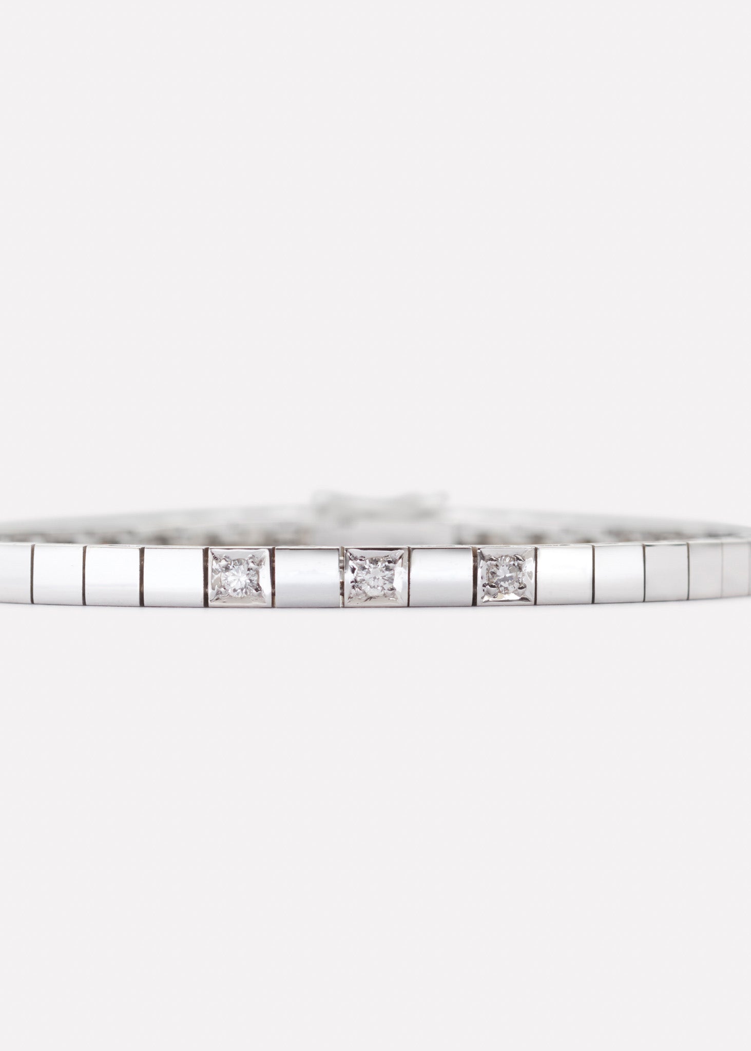 Alliance bracelet in white gold with diamonds 0.15 ct