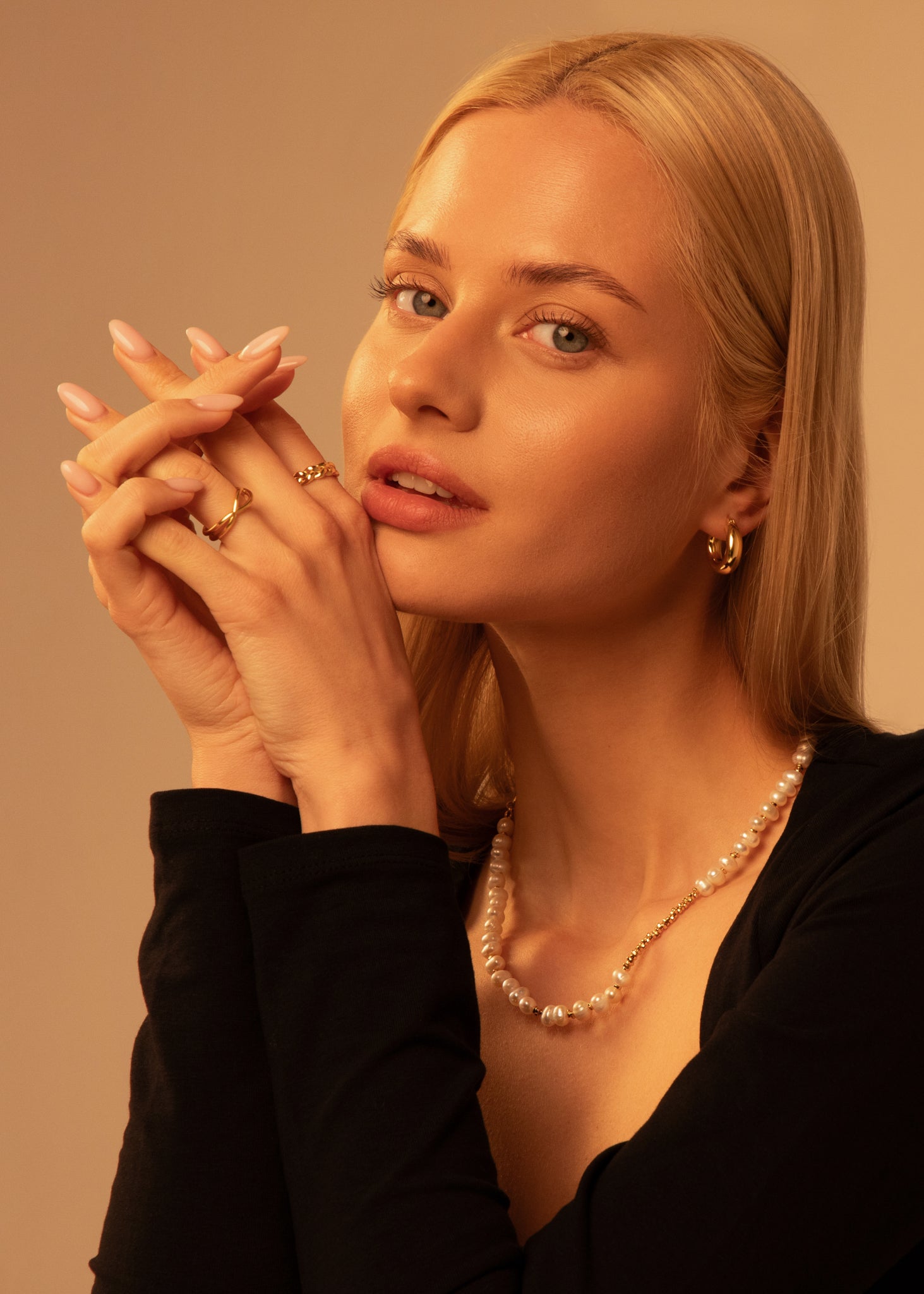 Silver pearl necklace