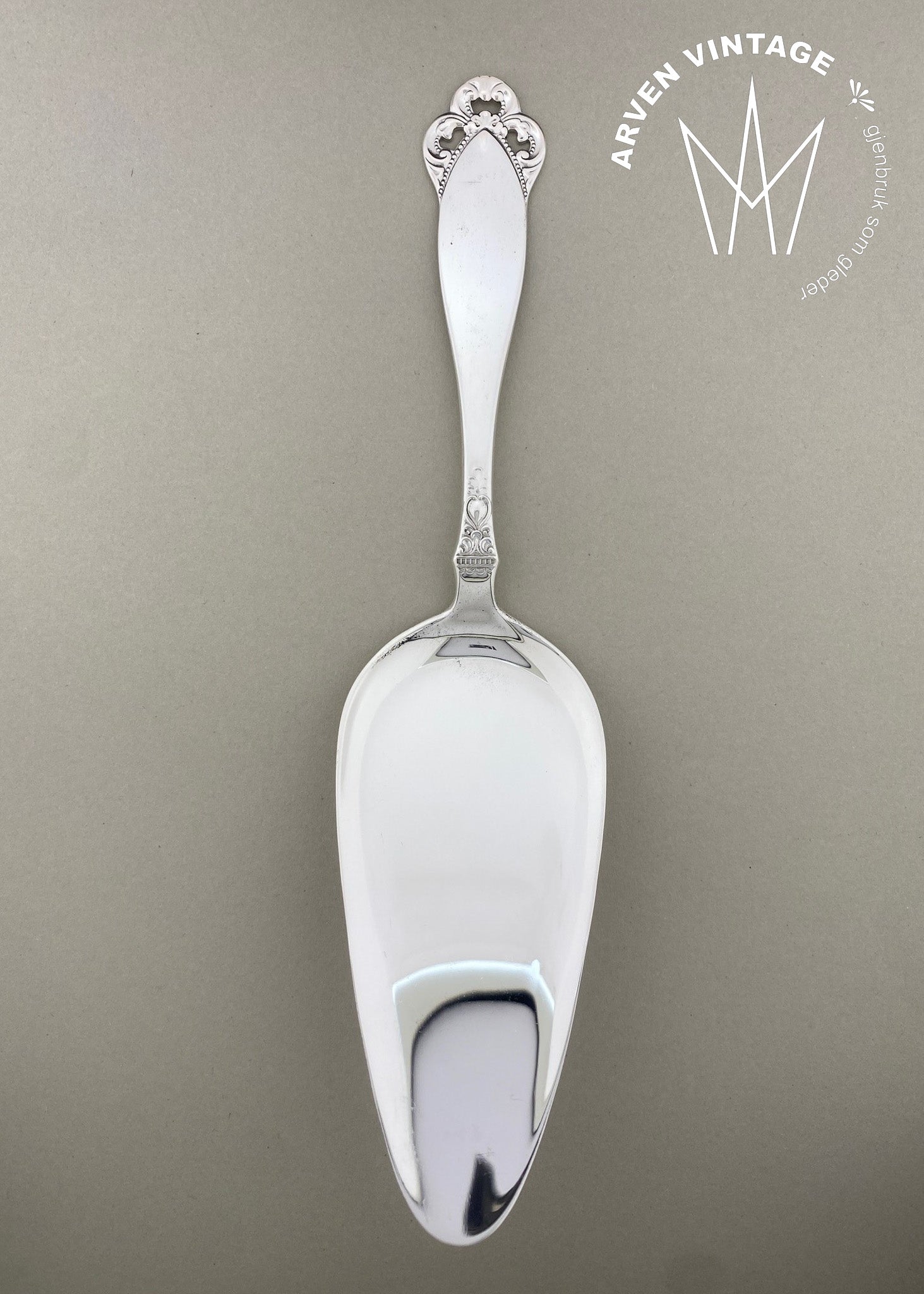 Vintage Laila cake spatula