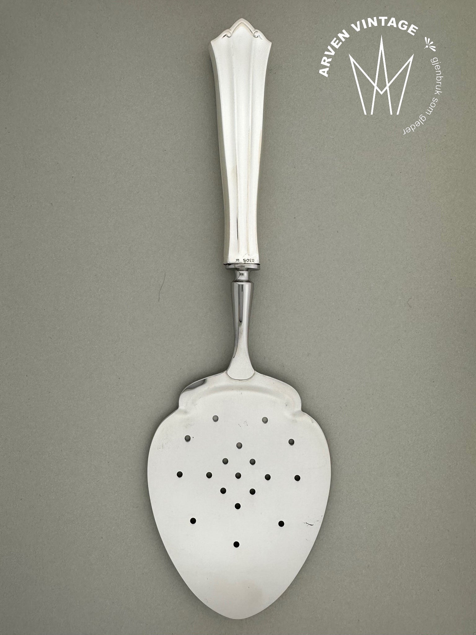 Vintage Princess fishing shovel with steel blade