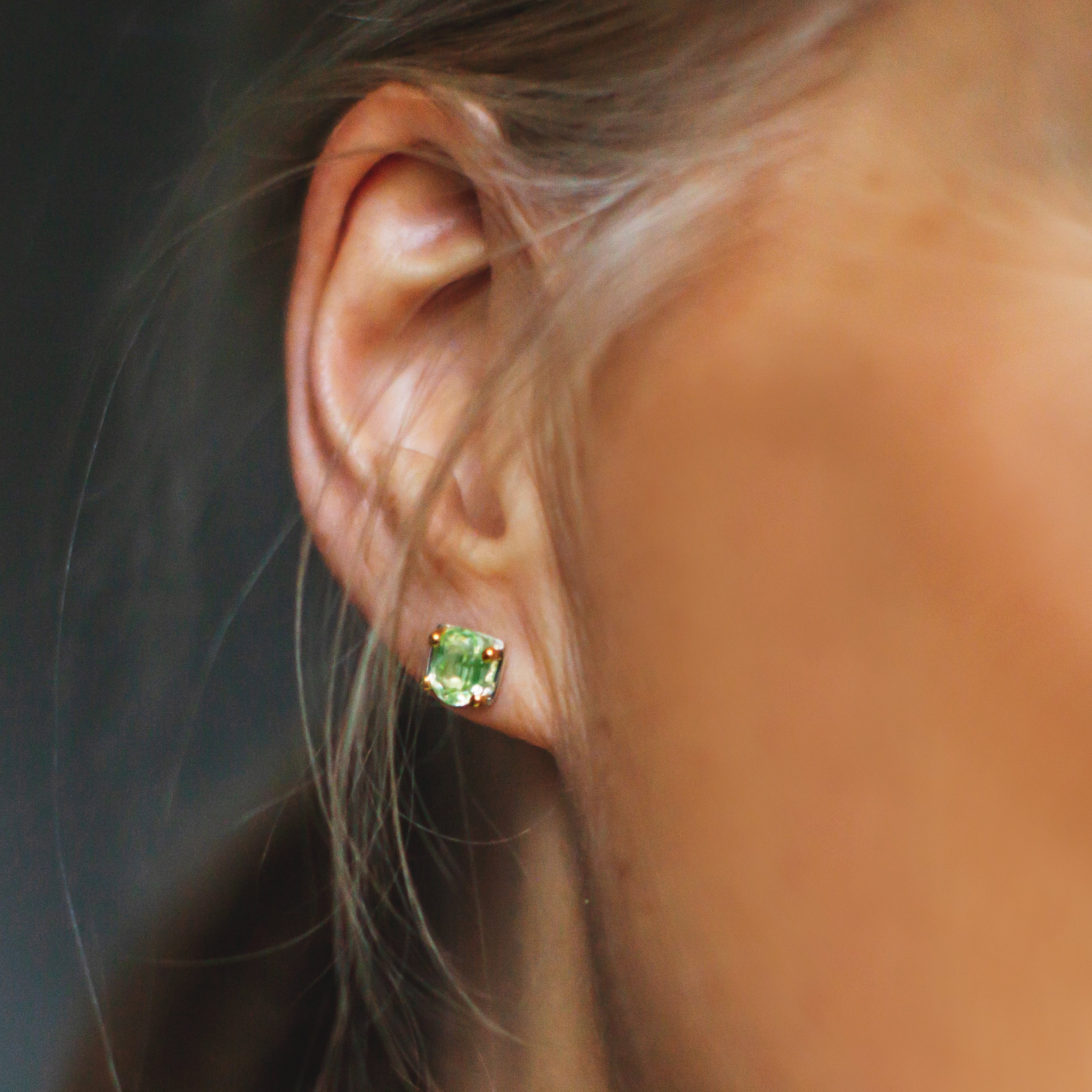 Billie earrings in silver with synthetic Peridot