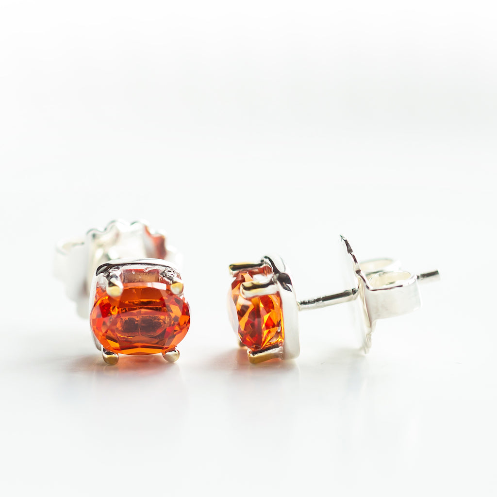 Billie earrings in silver with synthetic Padparadscha