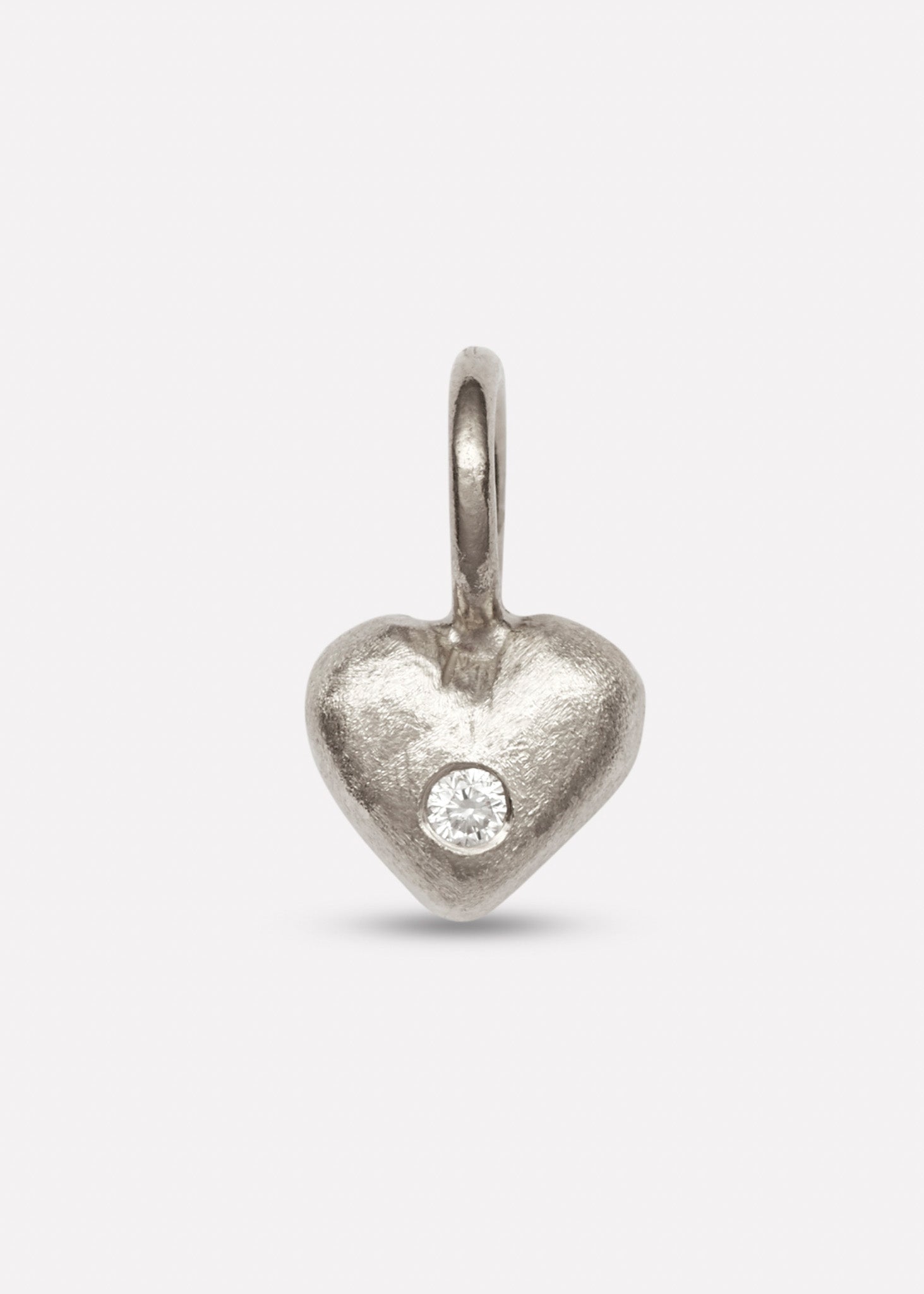 Lille Pernille anheng i hvitt gull med diamant