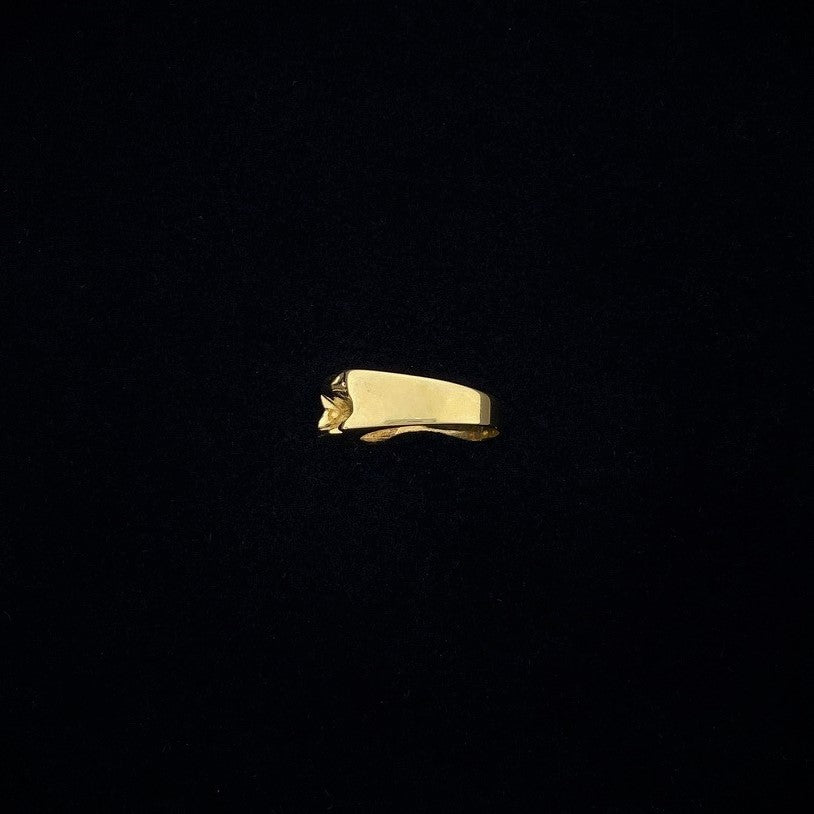 Vintage ring i gult gull med mønster