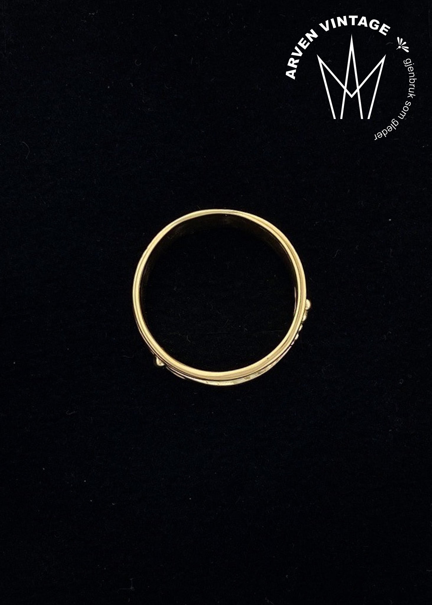 Vintage ring in yellow gold