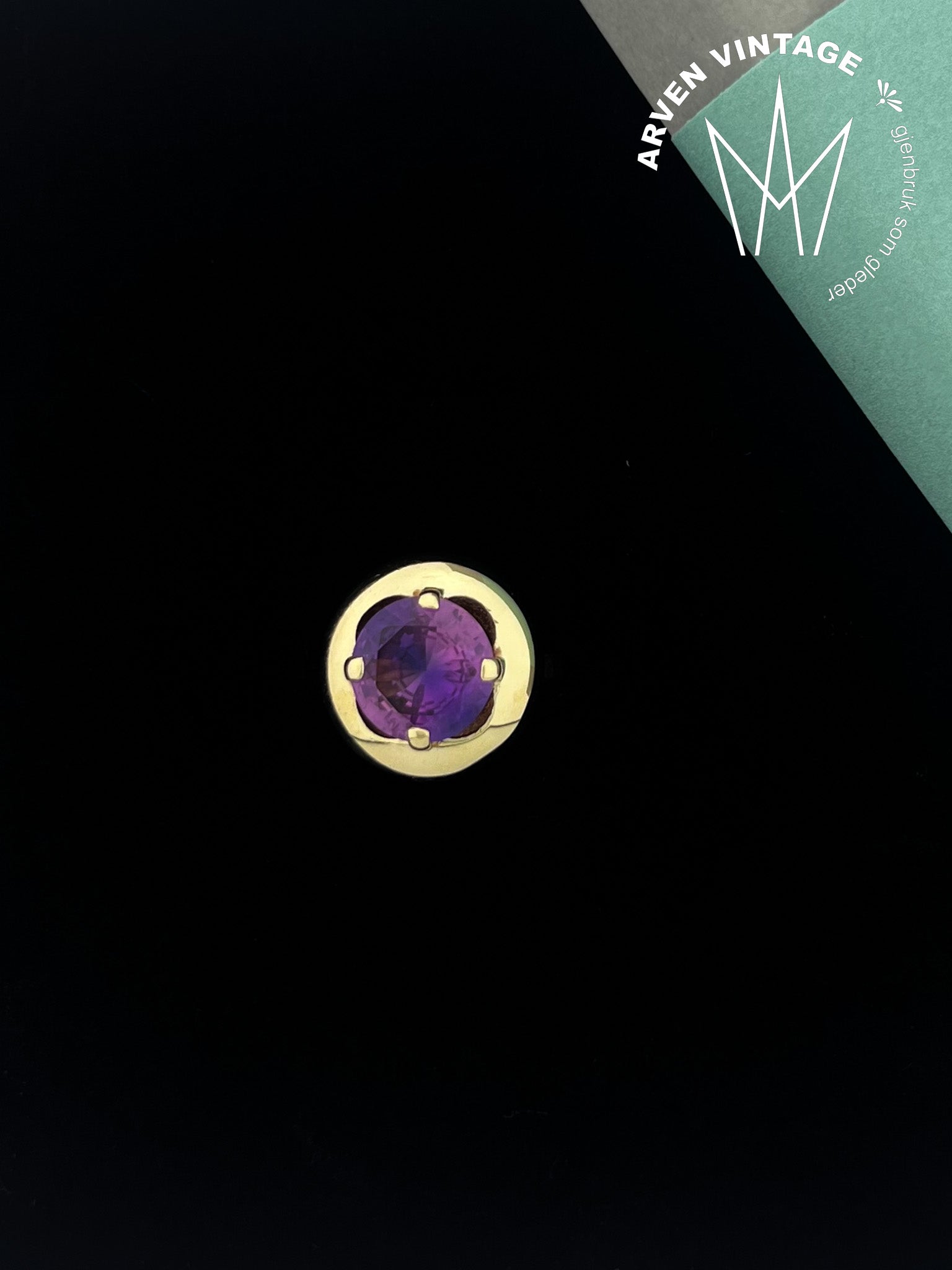 Vintage ring yellow gold with purple stone size 51