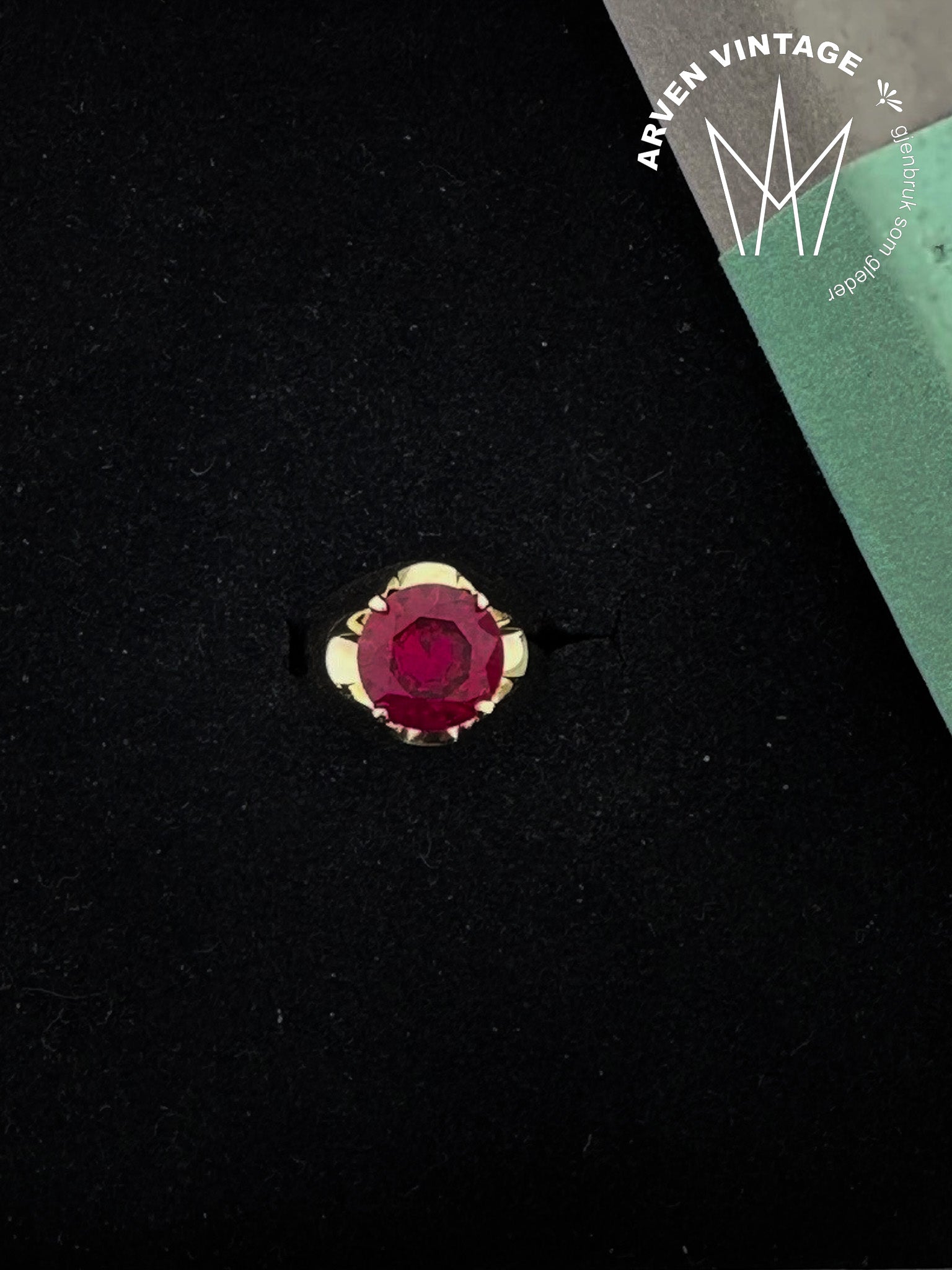 Vintage ring gult gull med rosarød sten str. 53