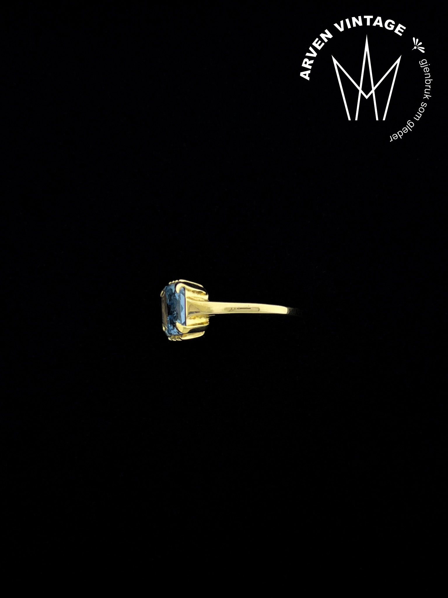 Vintage ring med lys blå sten gult gull str 52