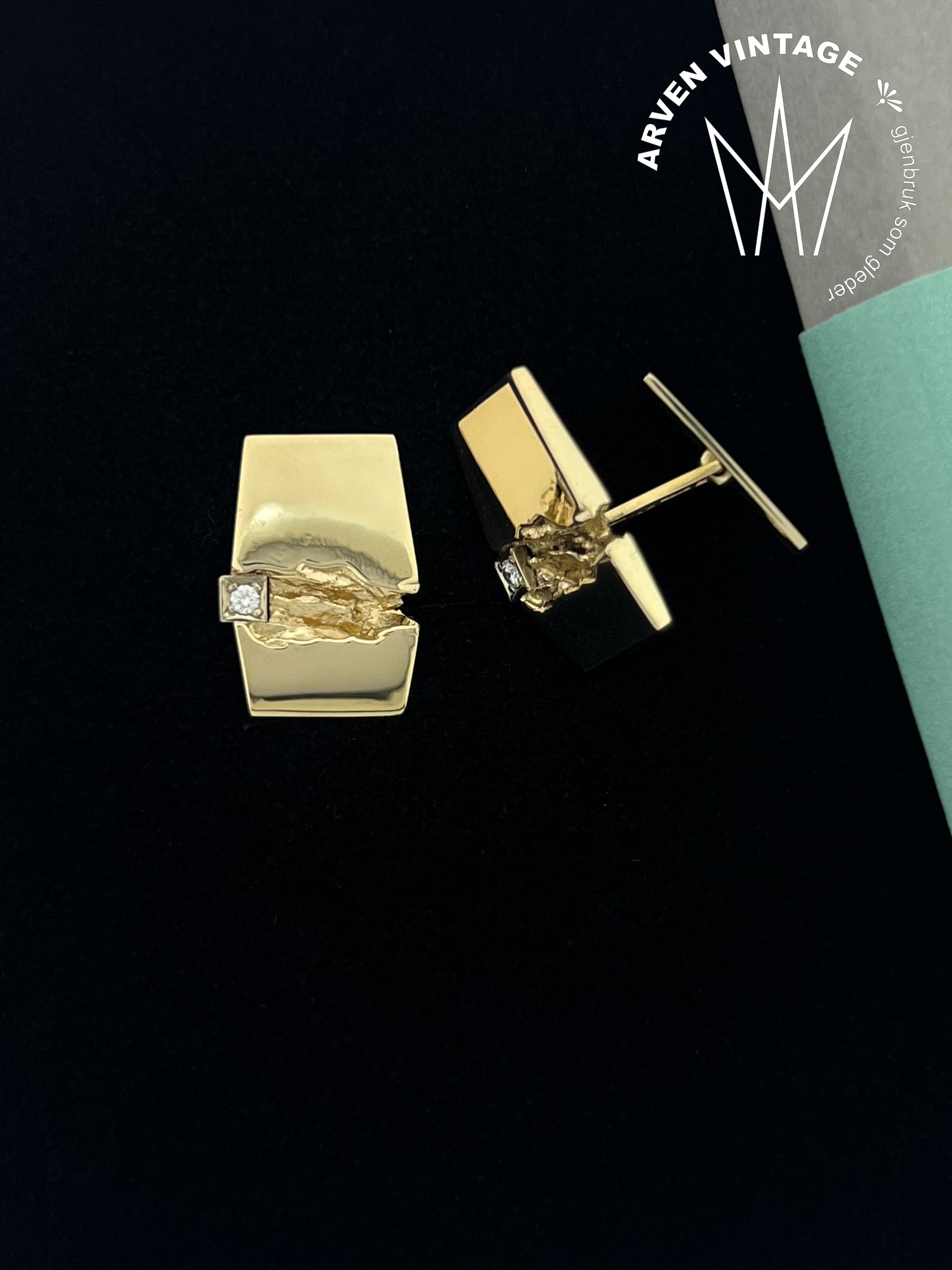 Vintage cufflinks yellow gold with diamonds