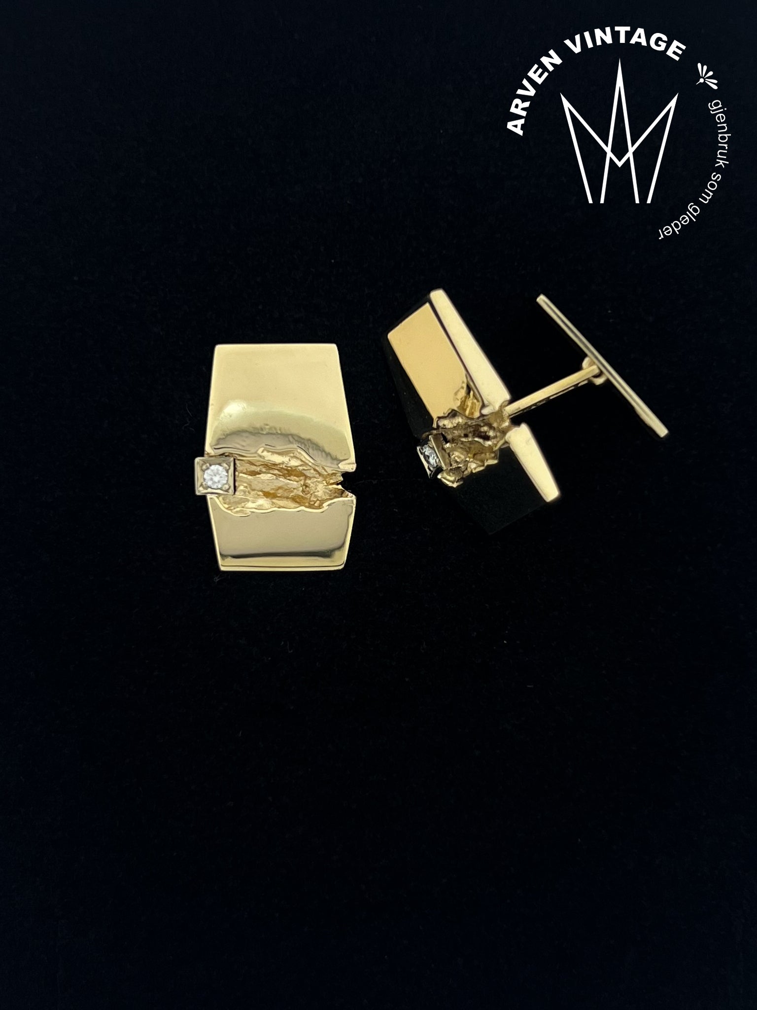 Vintage cufflinks yellow gold with diamonds