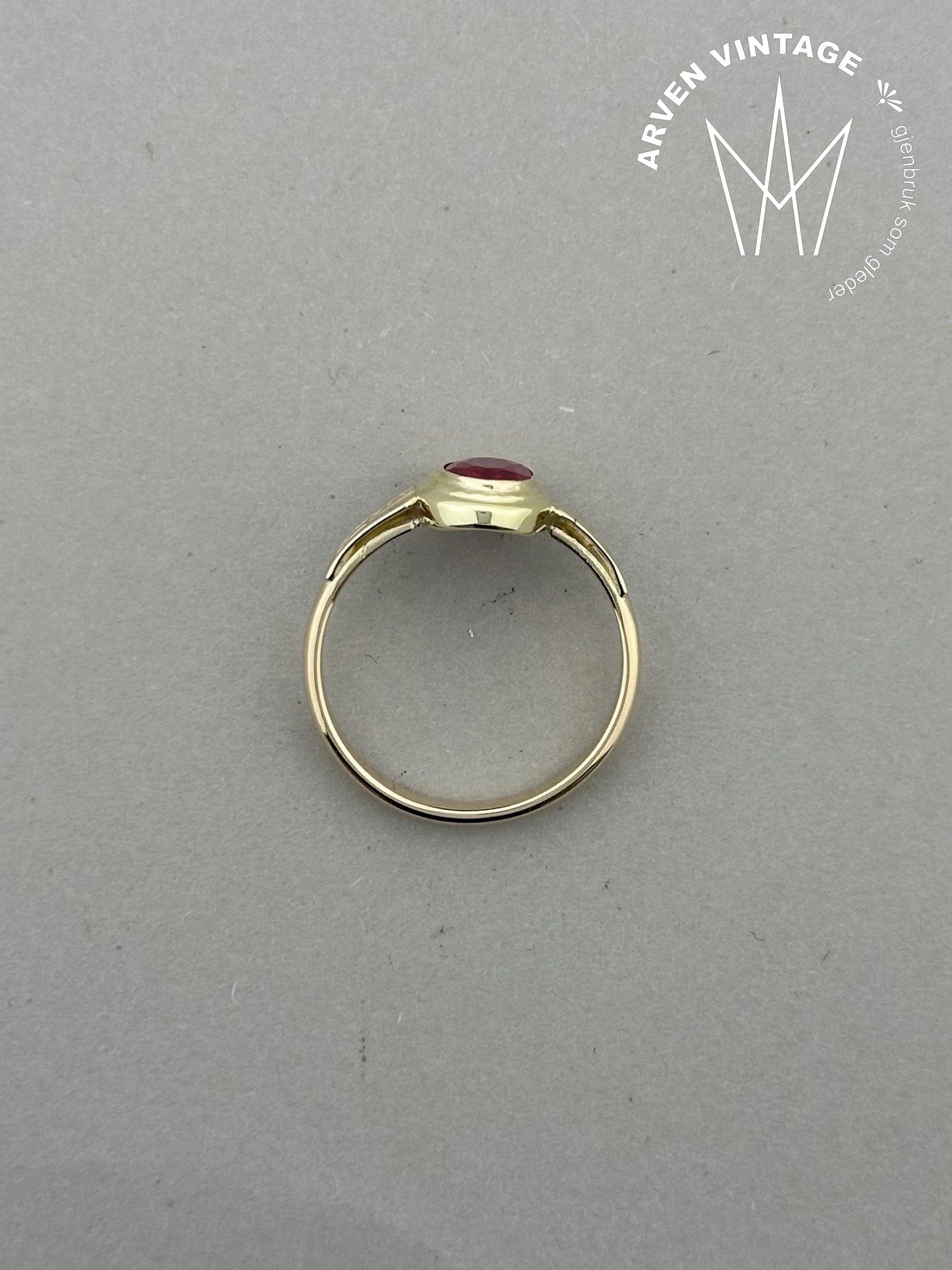 Vintage ring gult gull med rosa sten str 63