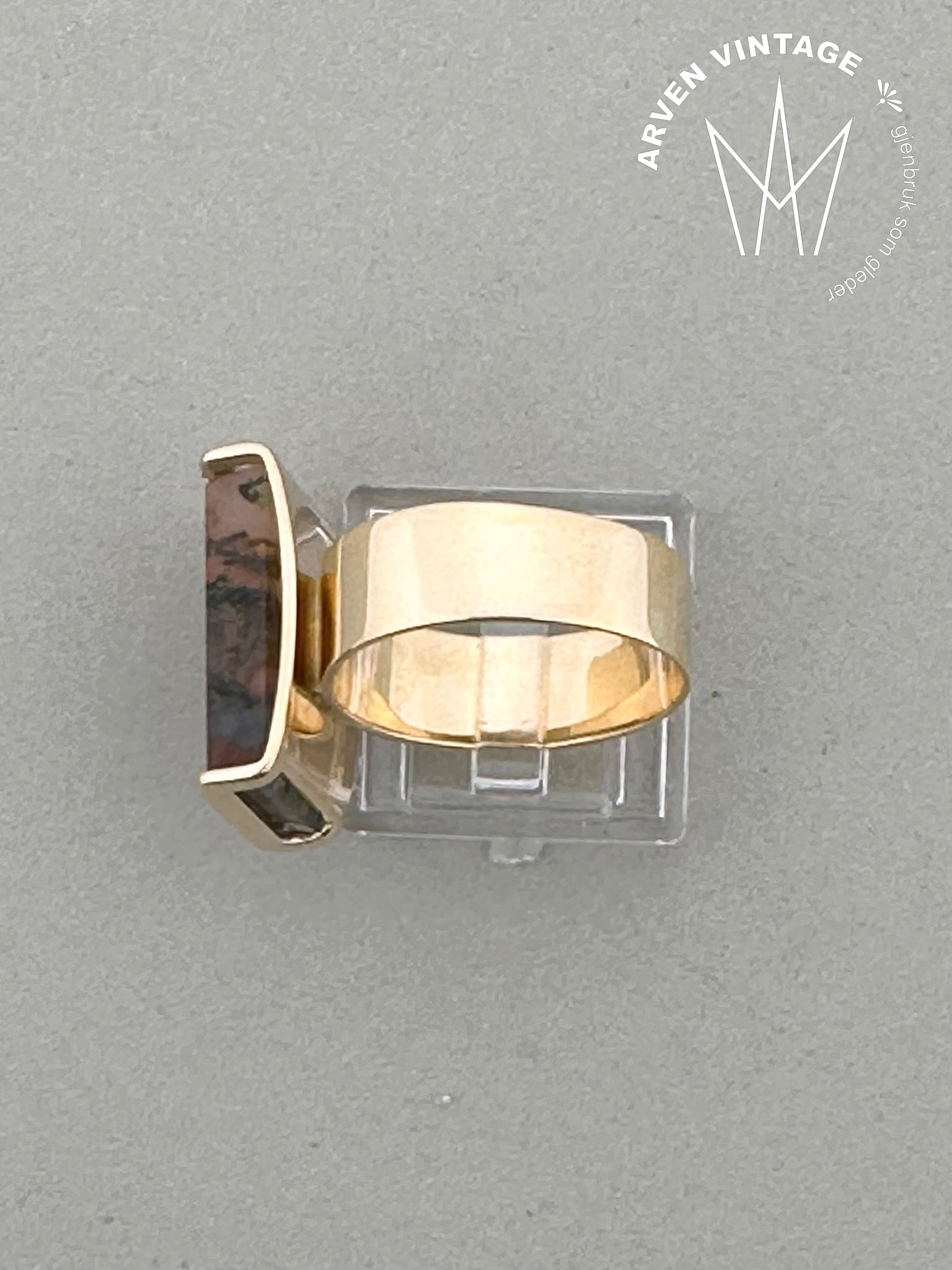 Vintage ring with rectangular stone yellow gold size 59