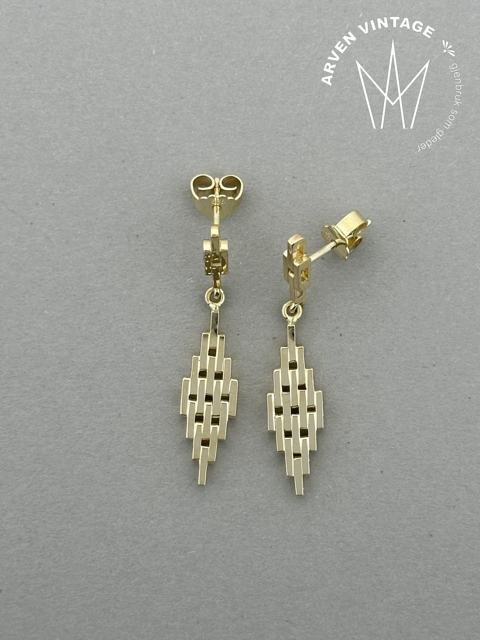 Vintage brick earrings yellow gold