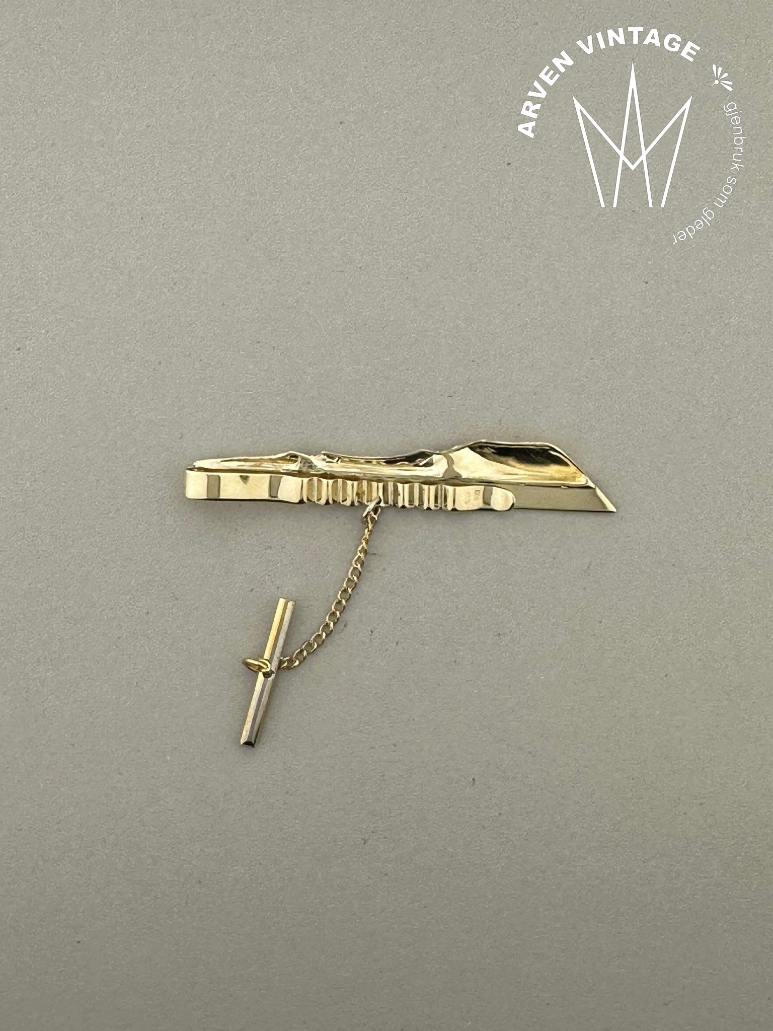 Vintage tie pin yellow gold