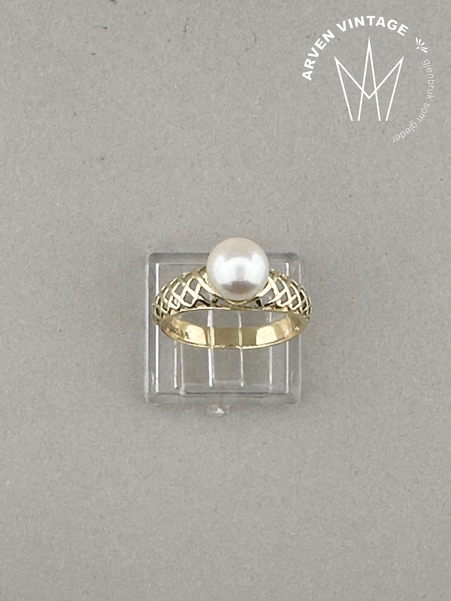 Vintage pearl ring yellow gold size 55