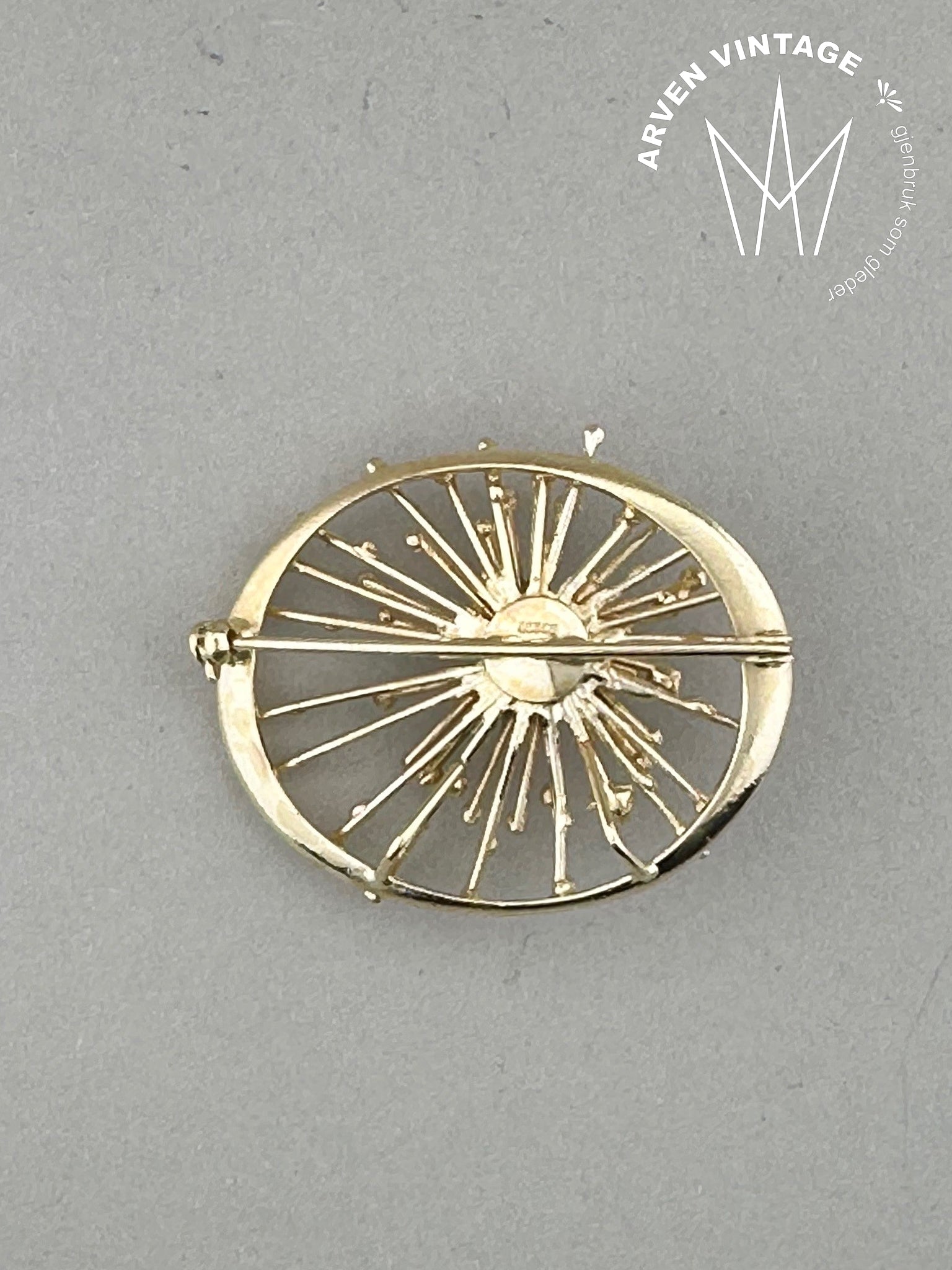 Vintage pearl brooch yellow gold