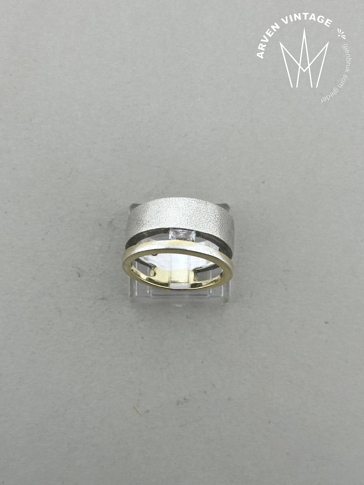 Vintage sølv ring med blank sten str 55