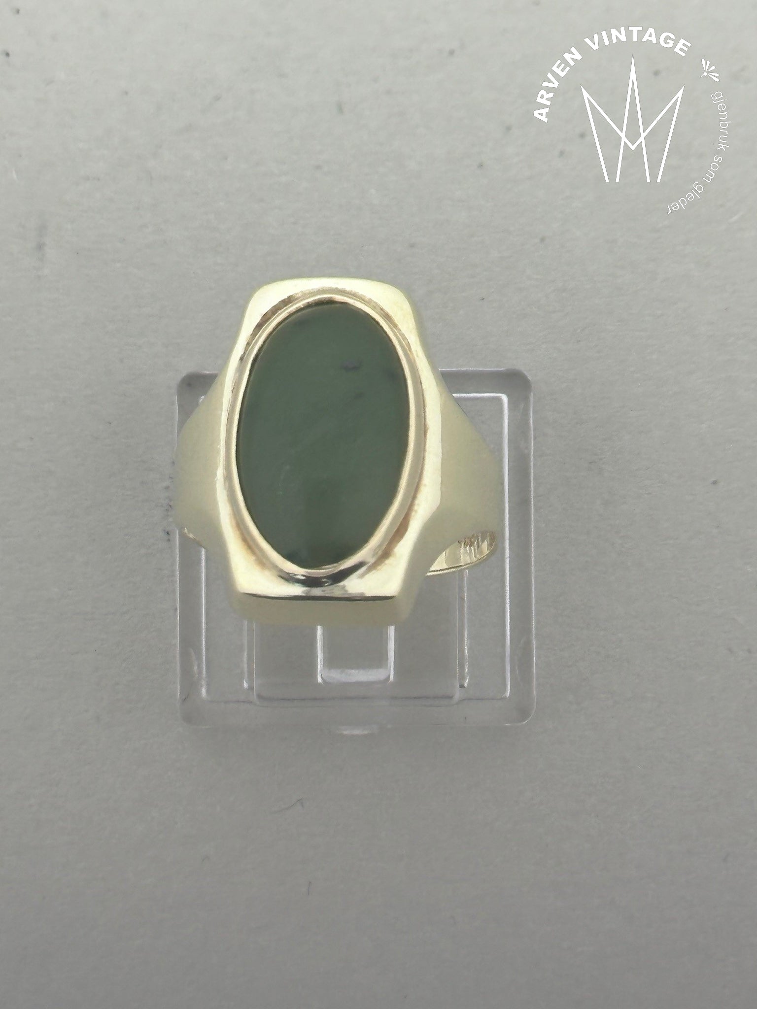 Vintage ring gult gull med grønn sten str 52