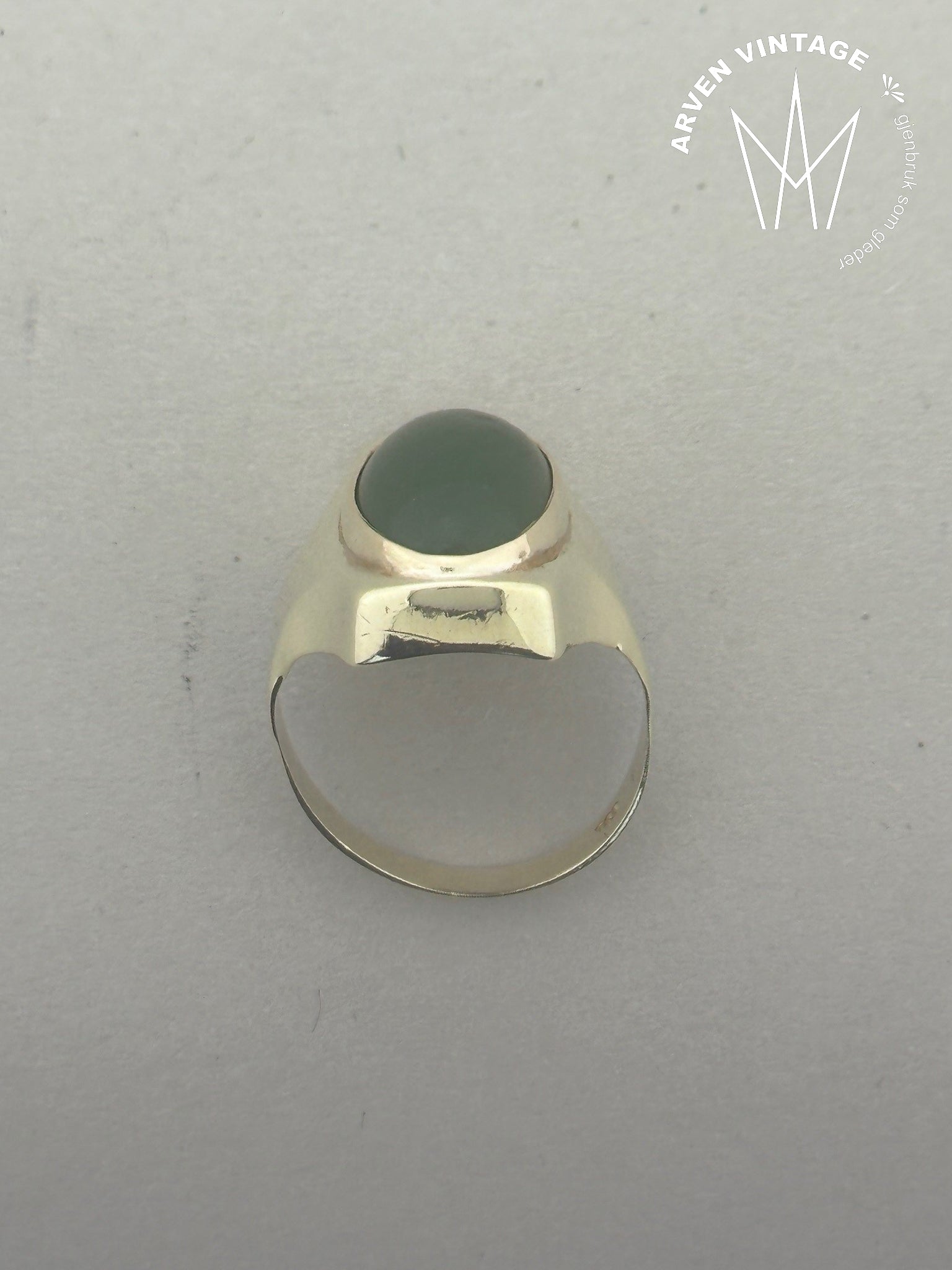 Vintage ring gult gull med grønn sten str 52