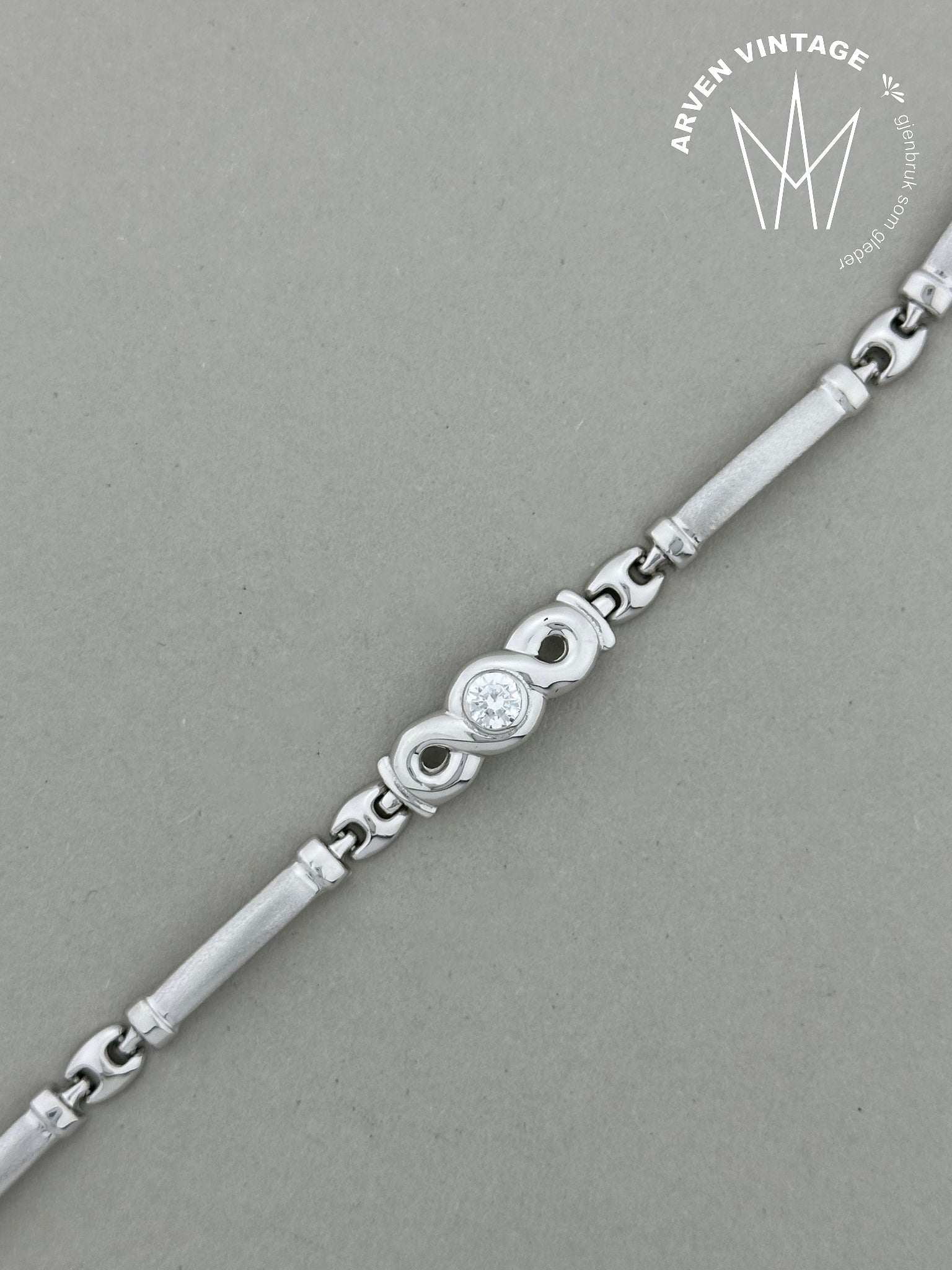 Vintage armbånd hvitt gull med blank sten 19,5cm