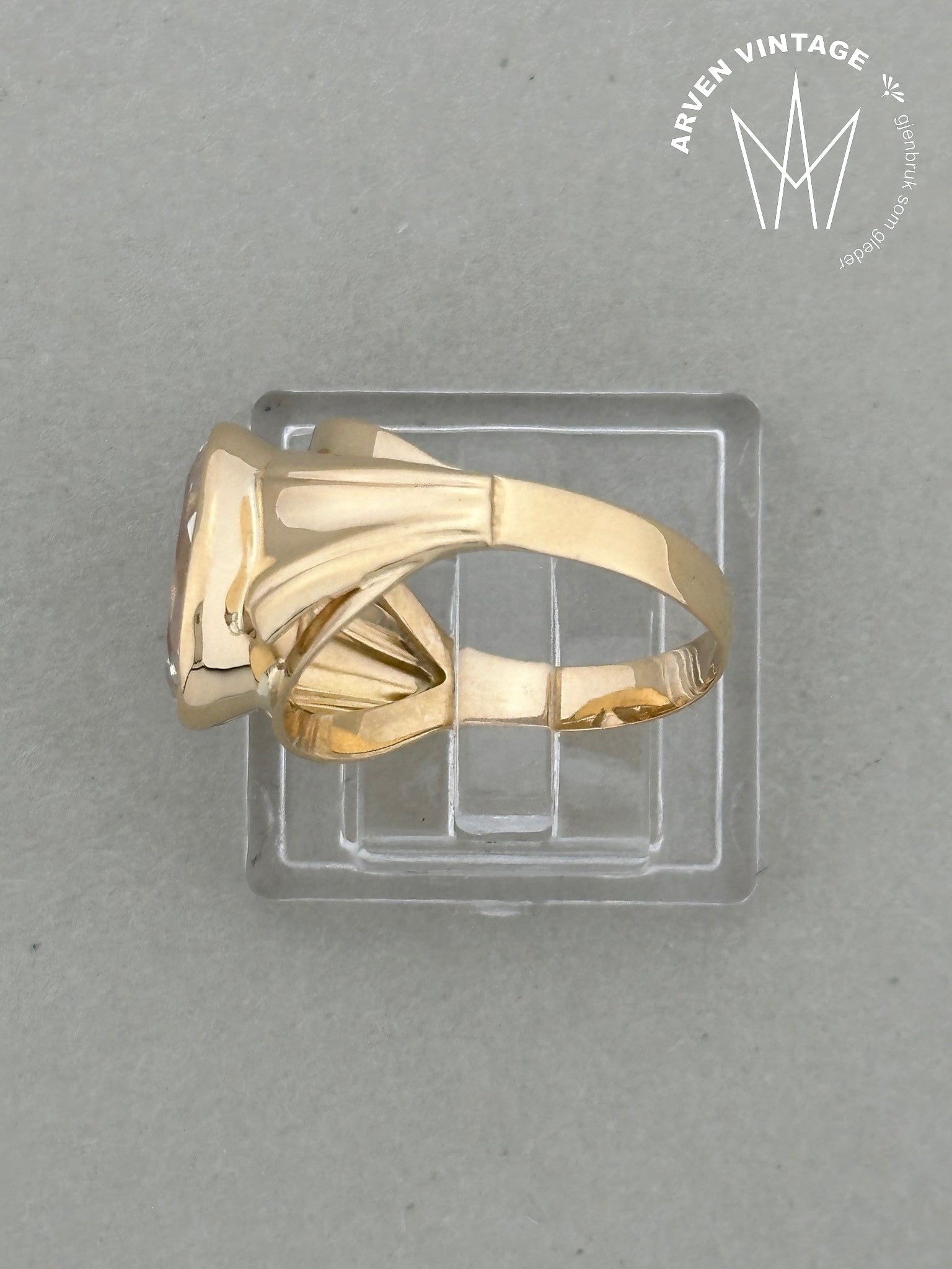Vintage ring med blank sten gult gull str 52