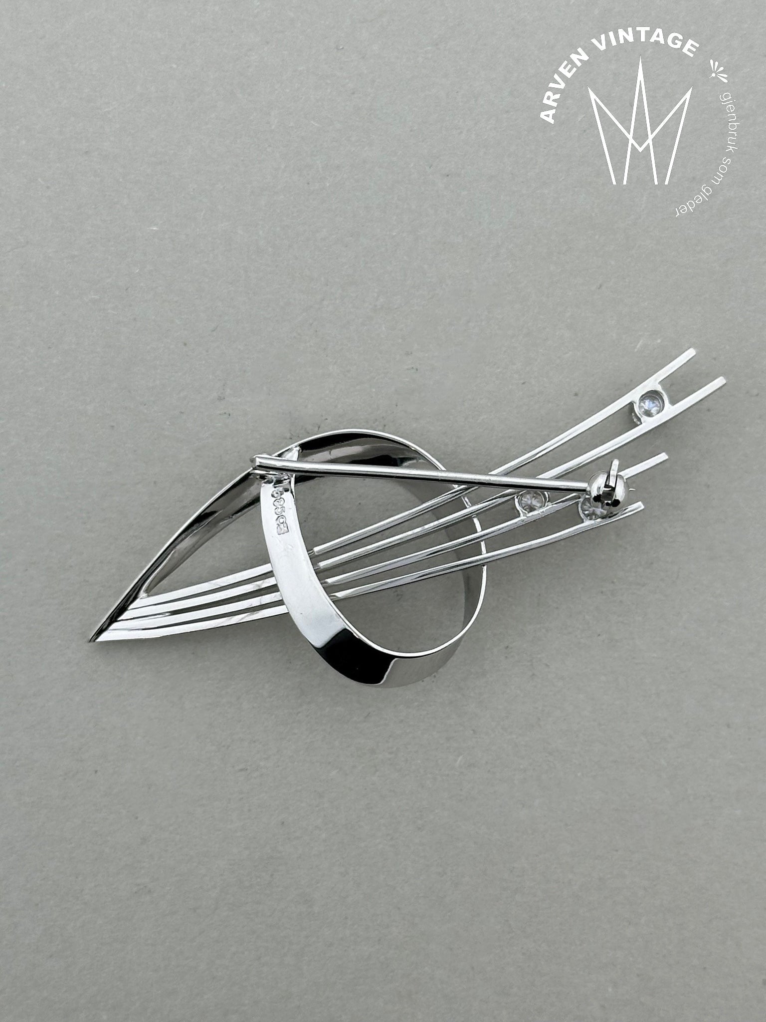 Vintage diamond brooch white gold