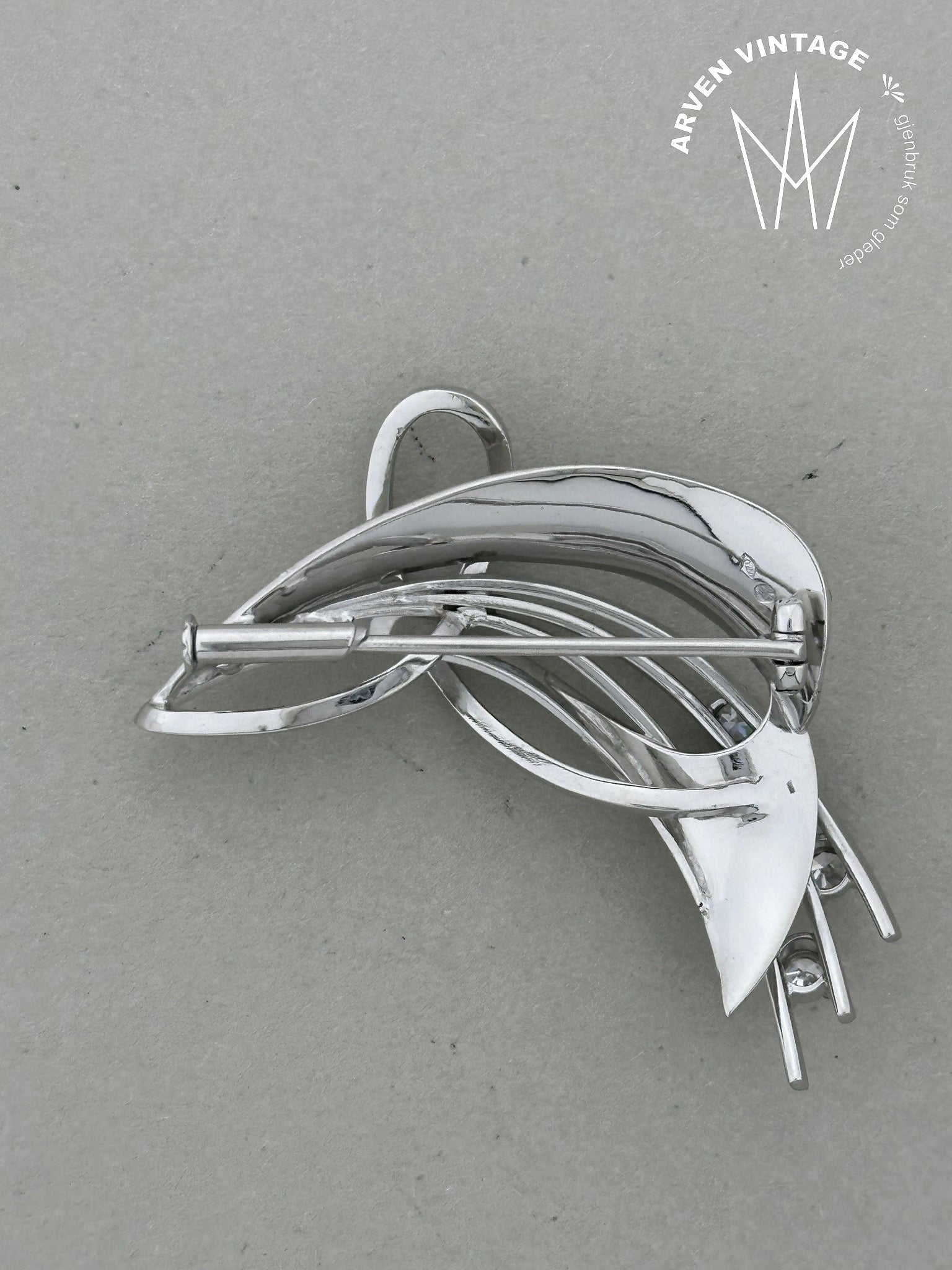 Vintage diamond brooch 18K white gold