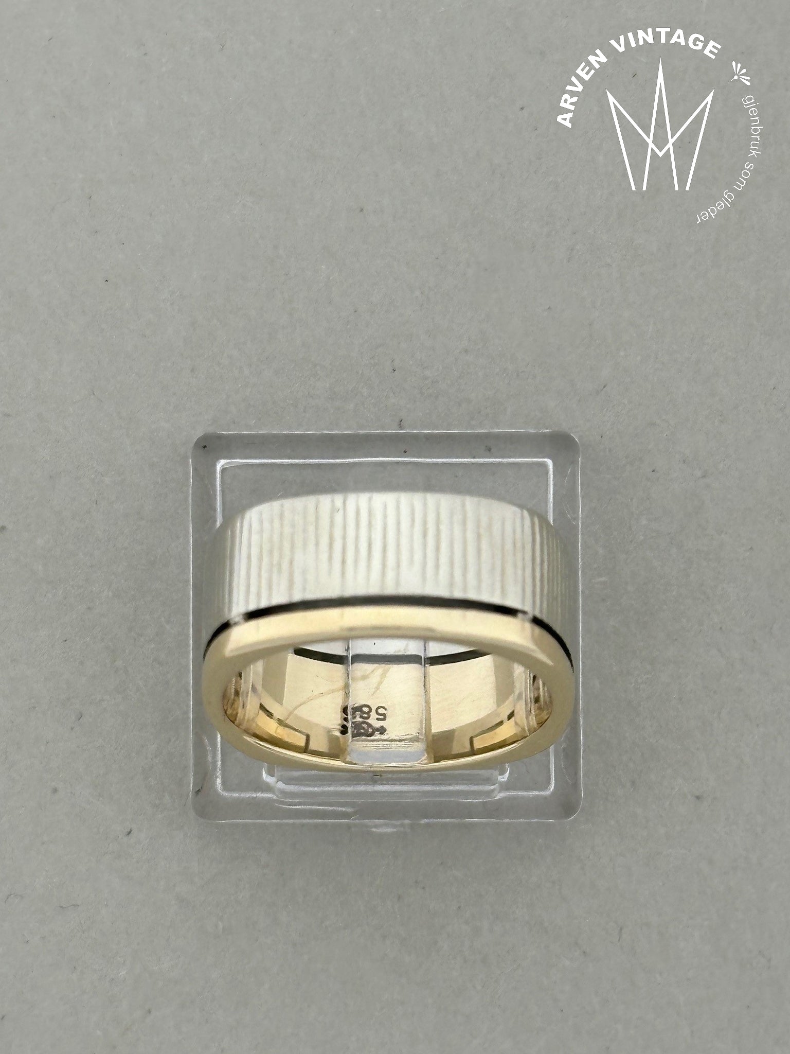 Vintage ring i gult og hvitt gull str 52