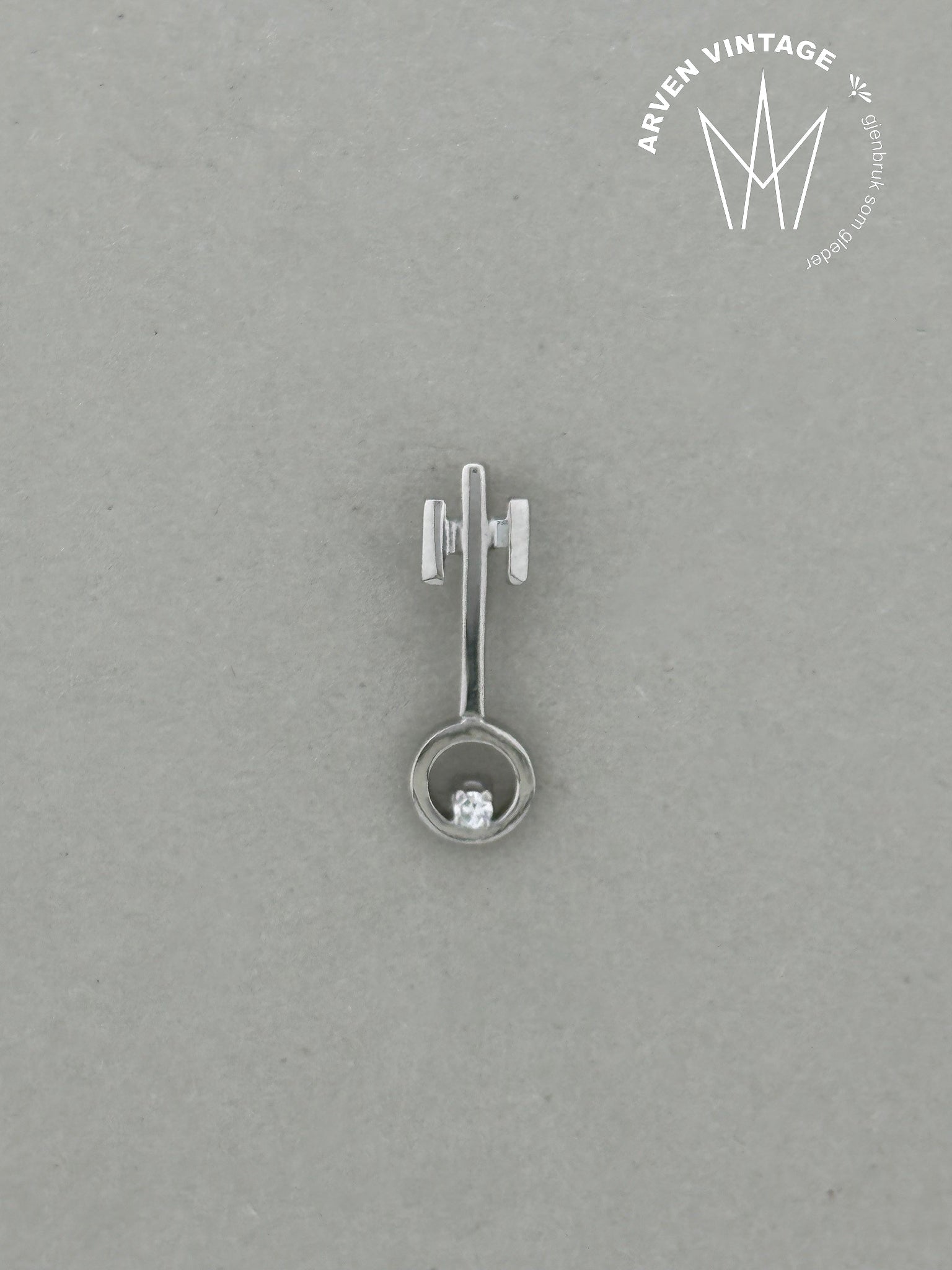 Vintage diamond pendant white gold