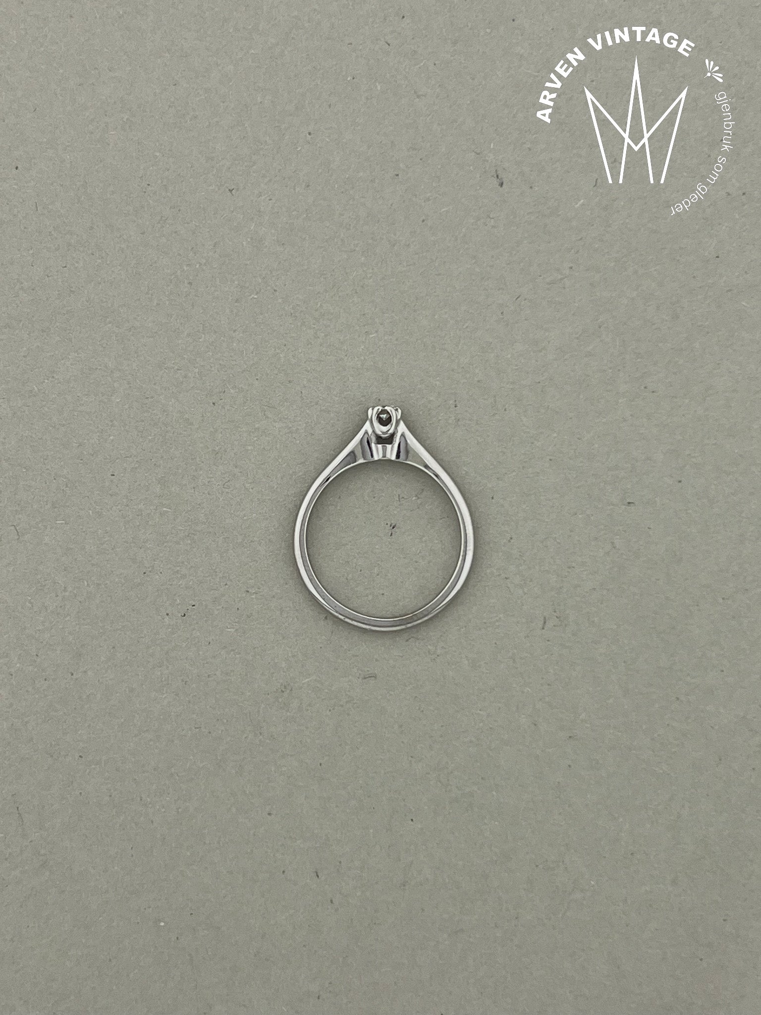 Vintage diamantring hvitt gull str 54