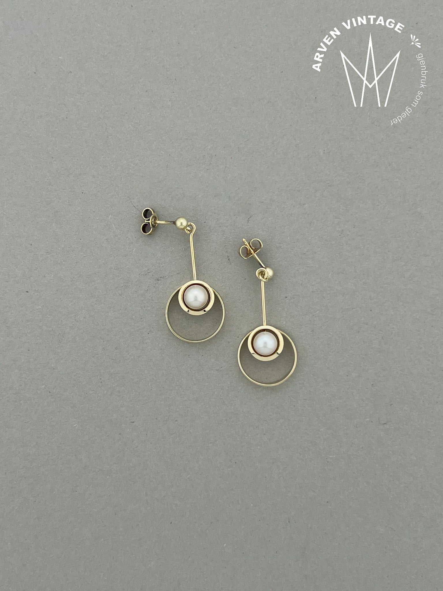 Vintage earrings yellow gold with pearl